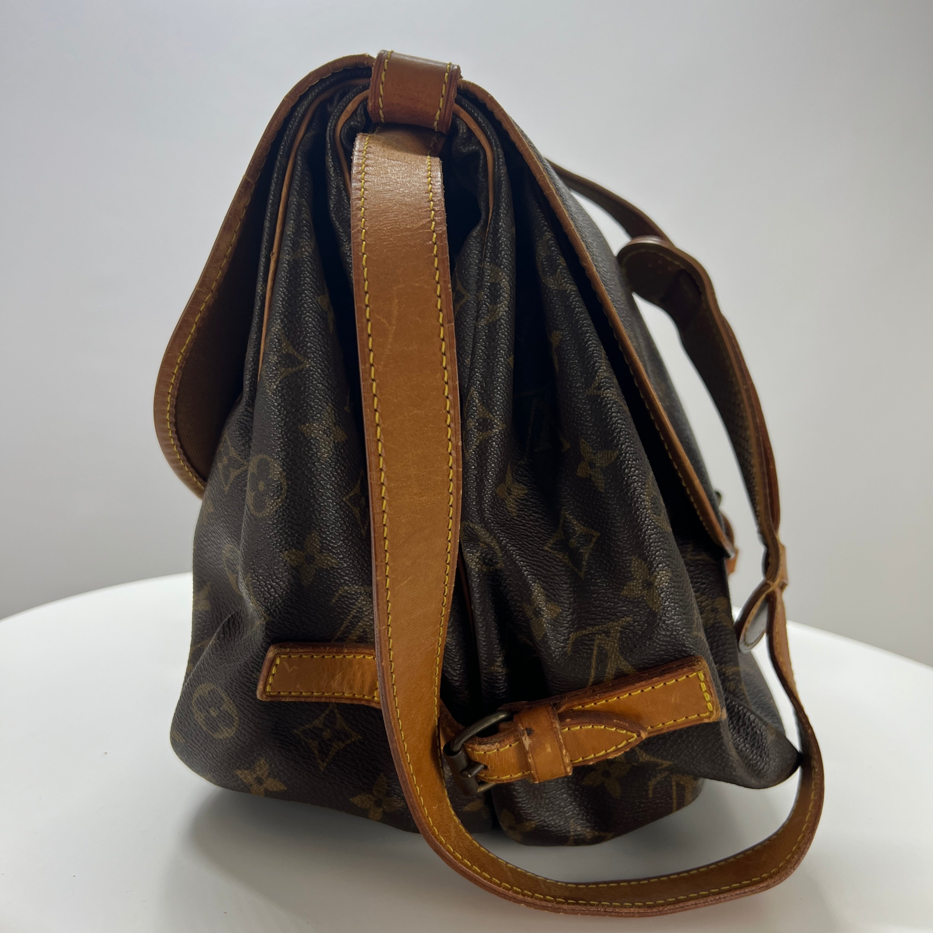LOUIS VUITTON Saumur 35 handbag in brown canvas and leather