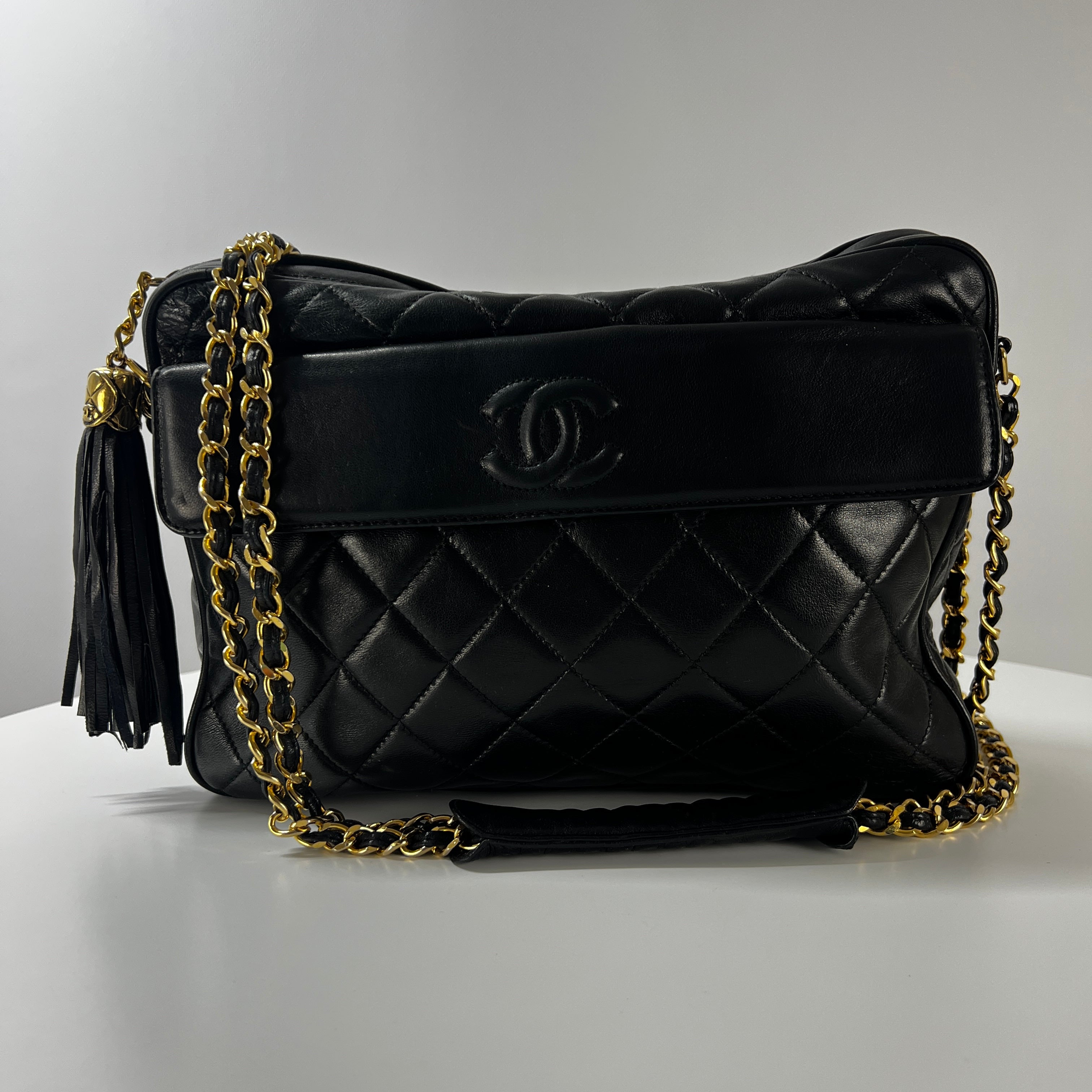 CHANEL Coco chain black leather handbag