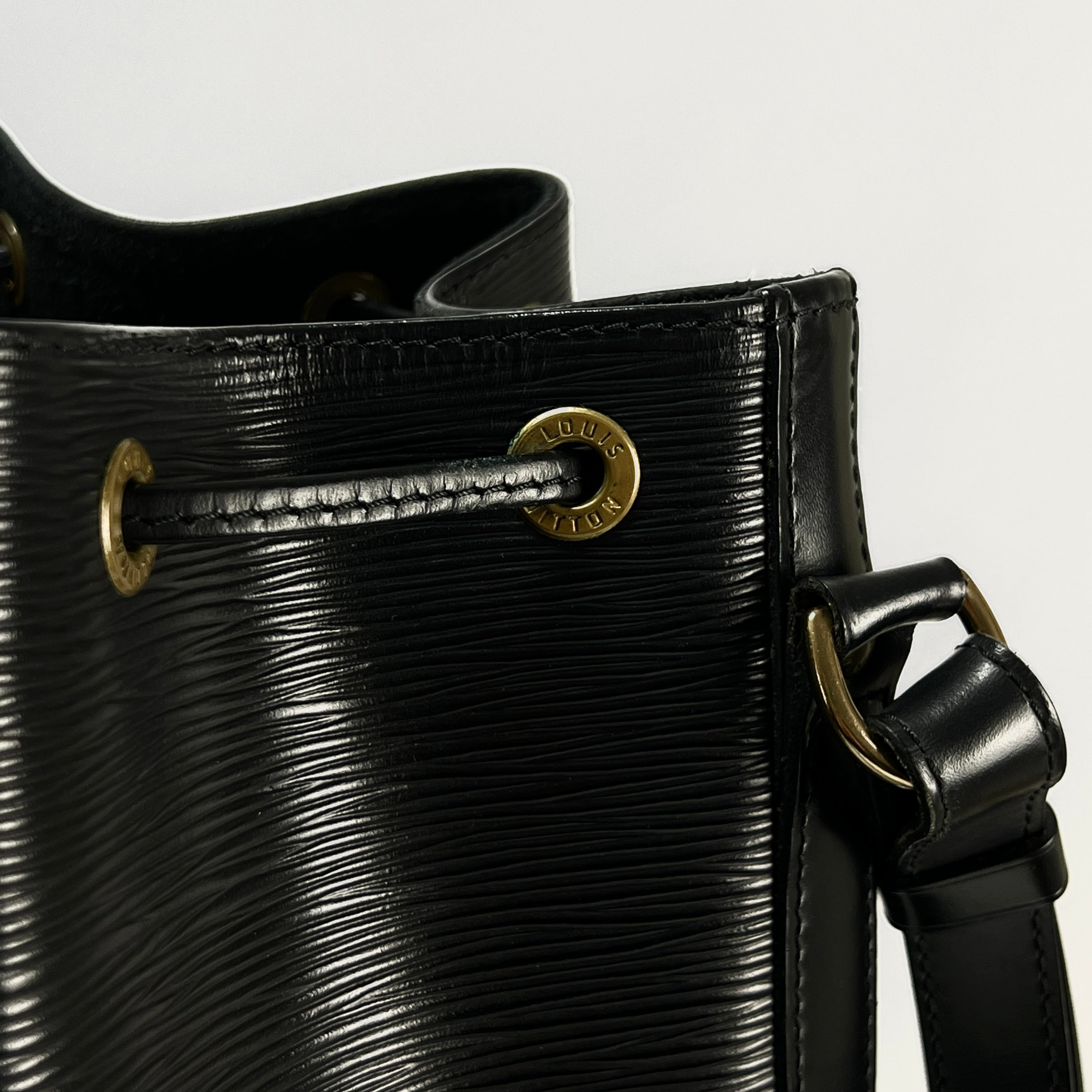 Sac sceau LOUIS VUITTON Noé PM cuir epi noir