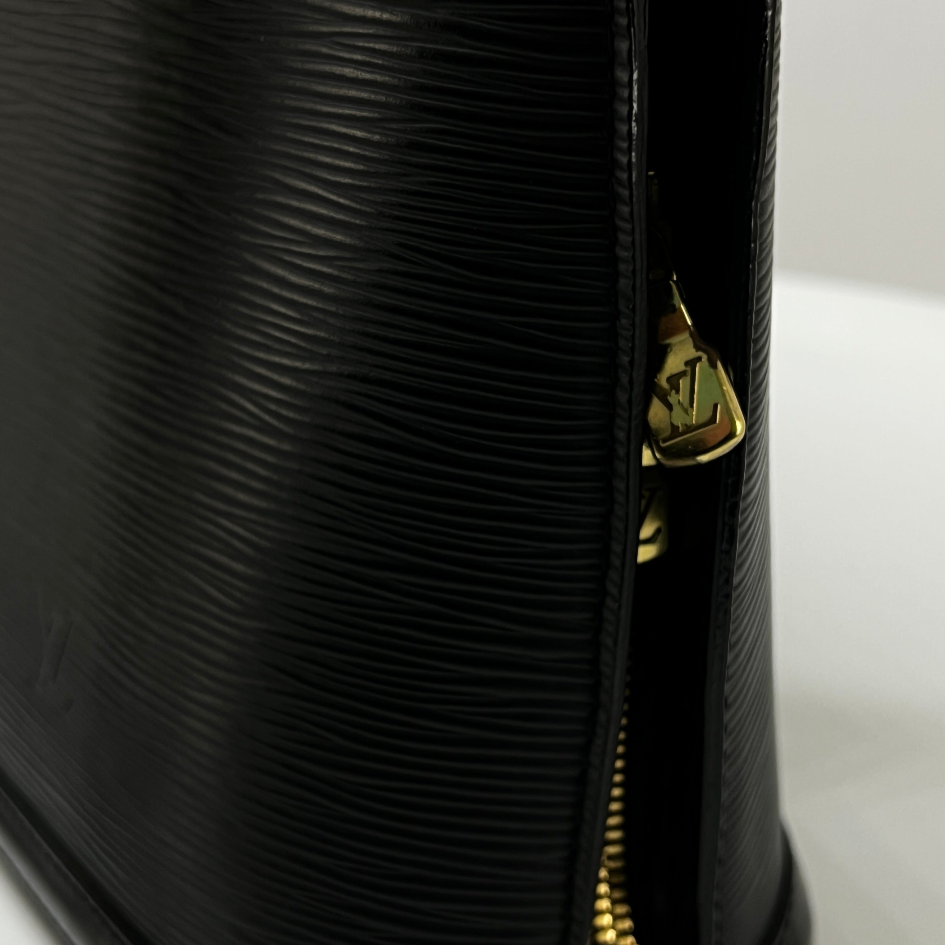 LOUIS VUITTON Lussac handbag in black epi leather