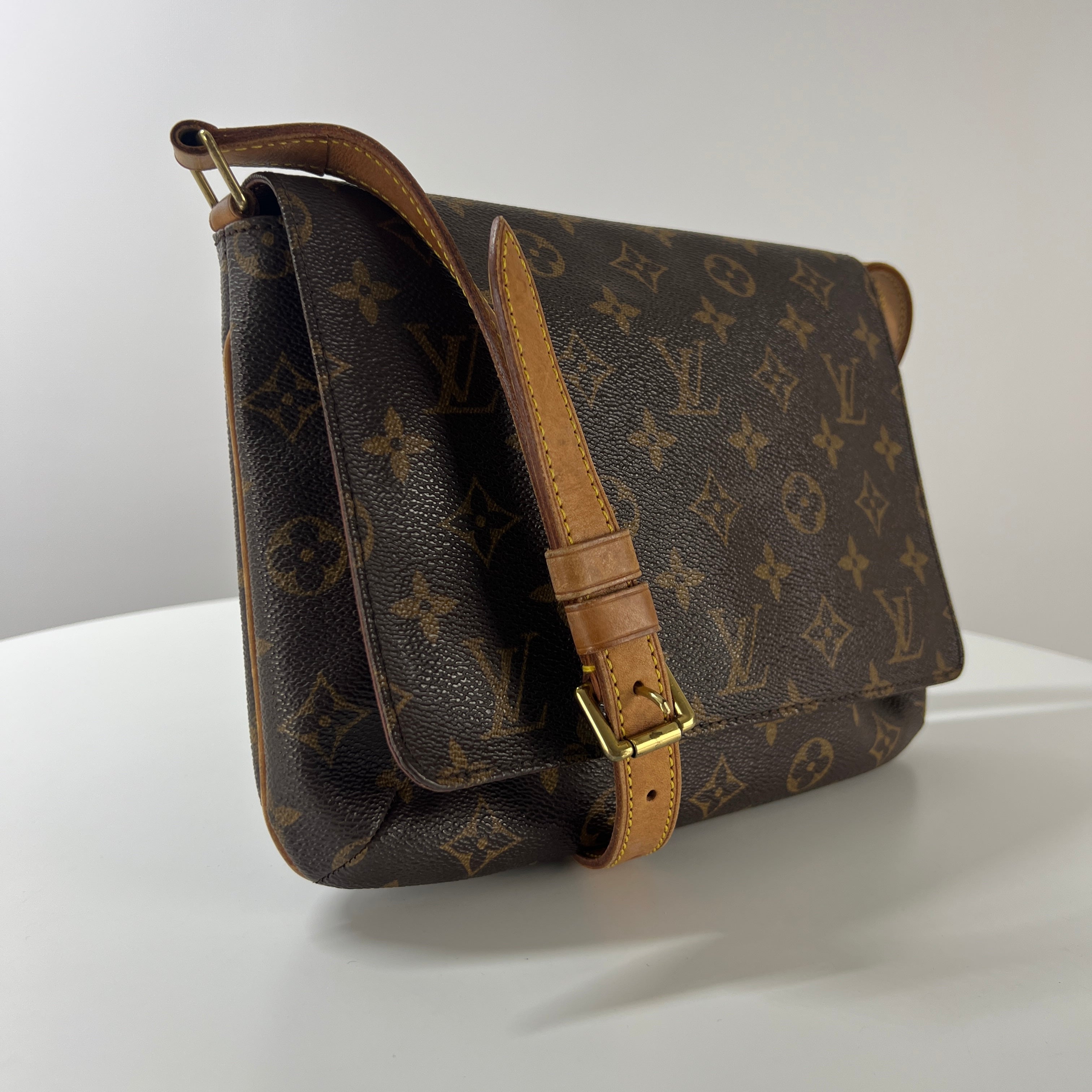 Sac à main LOUIS VUITTON Musette toile et cuir marron