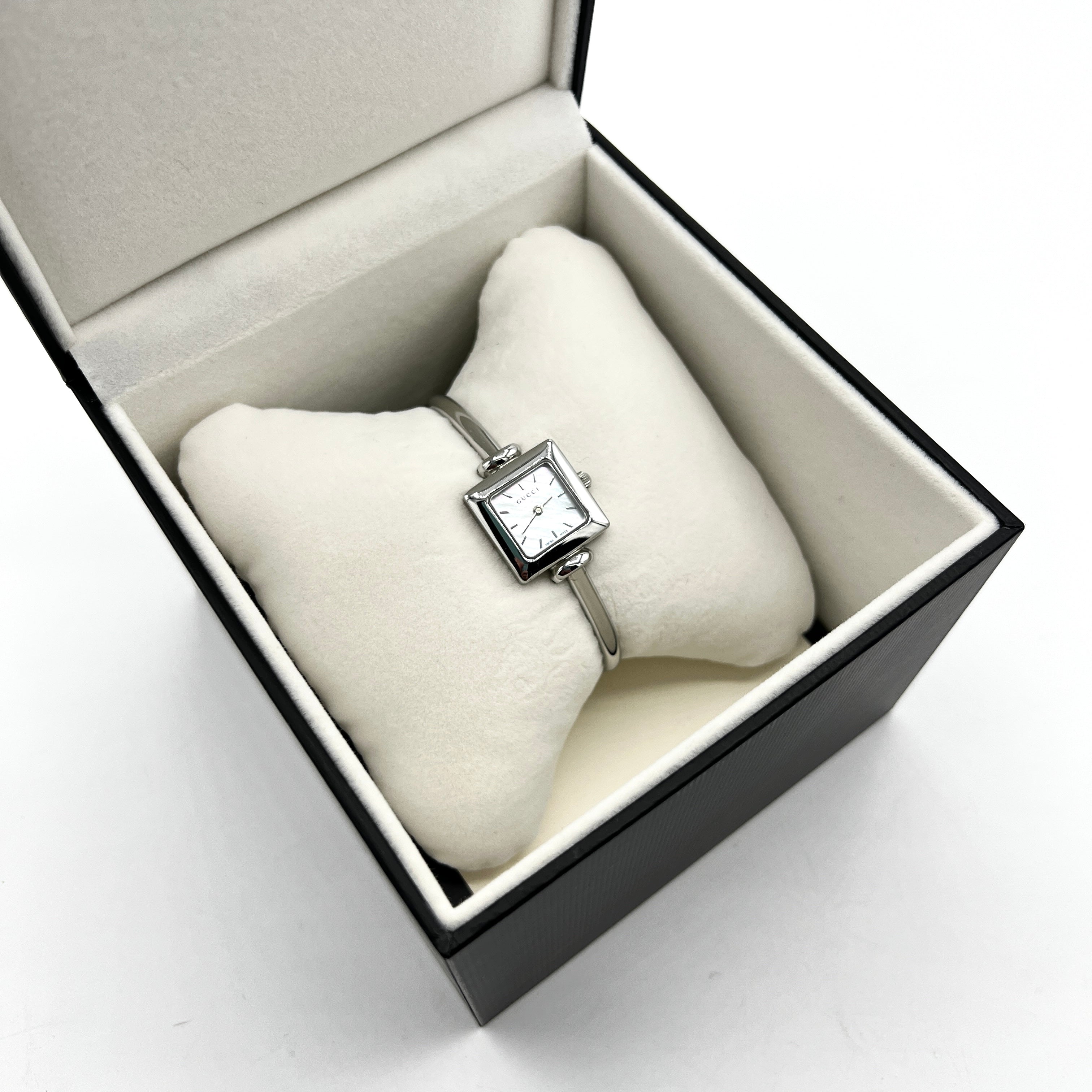 Montre GUCCI 1900 L acier Argenté