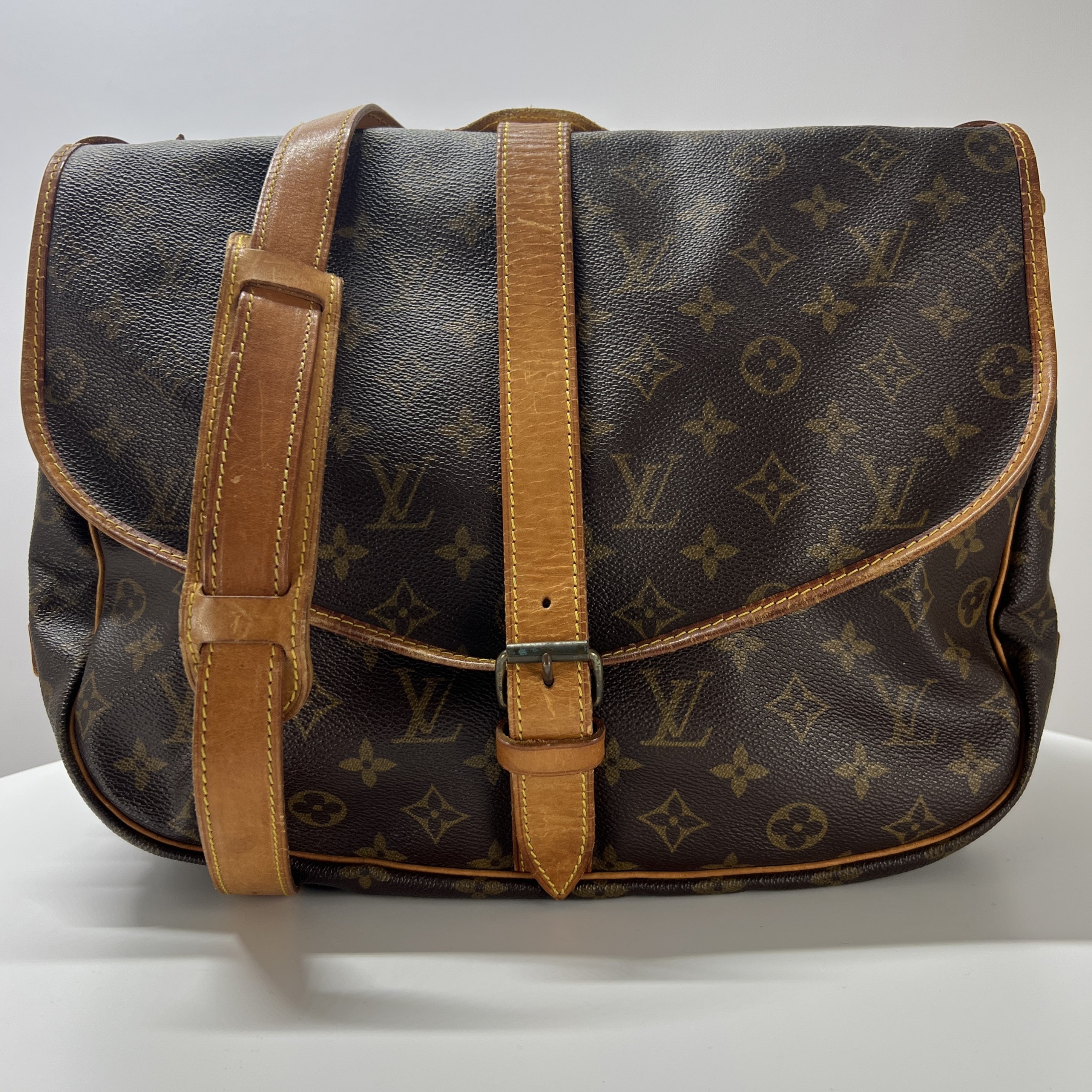 LOUIS VUITTON Saumur 35 handbag in brown canvas and leather
