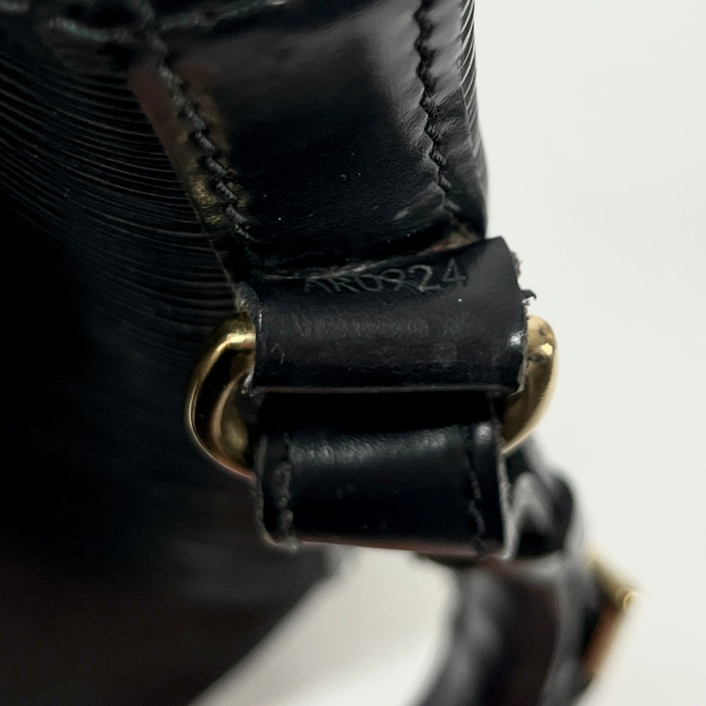 Sac sceau LOUIS VUITTON Noé PM cuir epi noir
