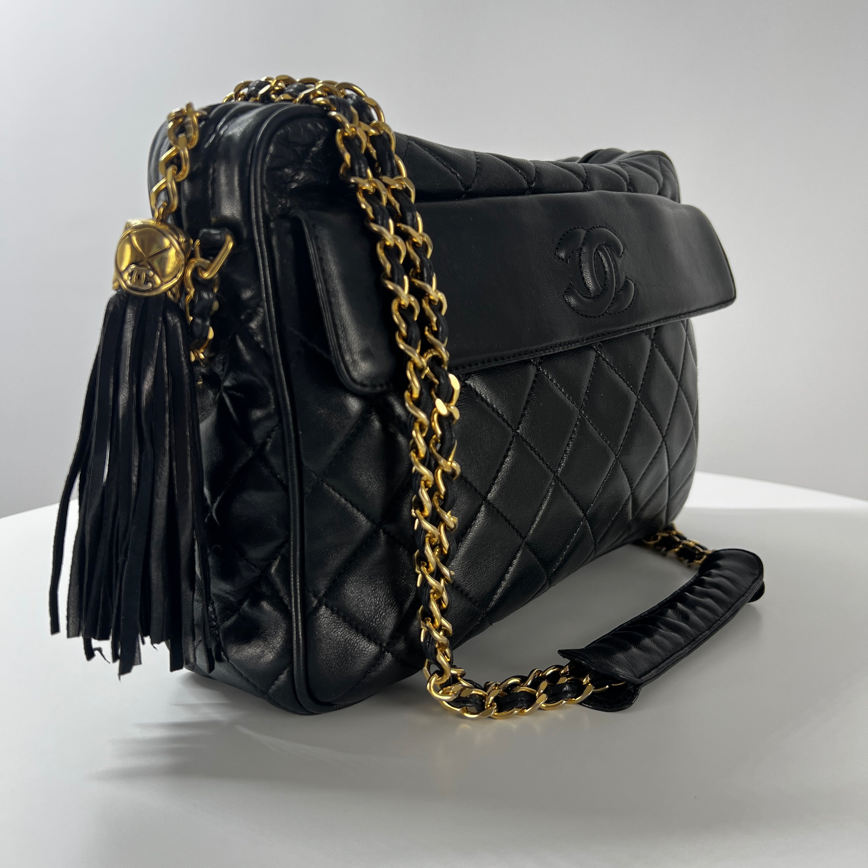 CHANEL Coco chain black leather handbag