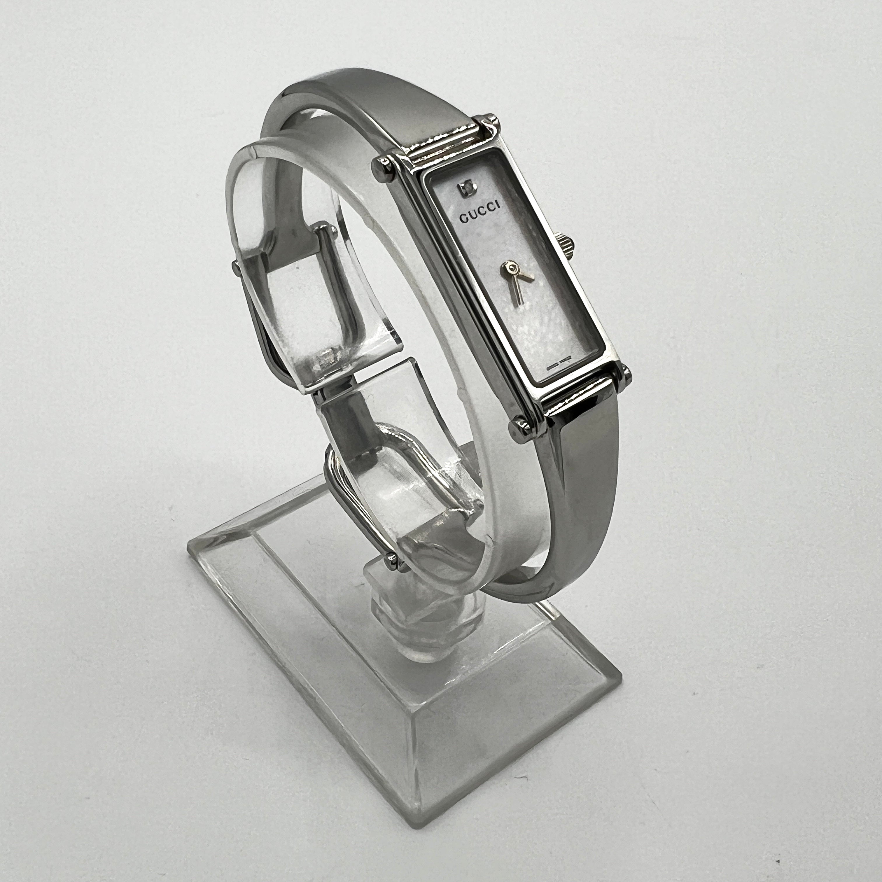 Montre GUCCI 1500 L acier Argenté