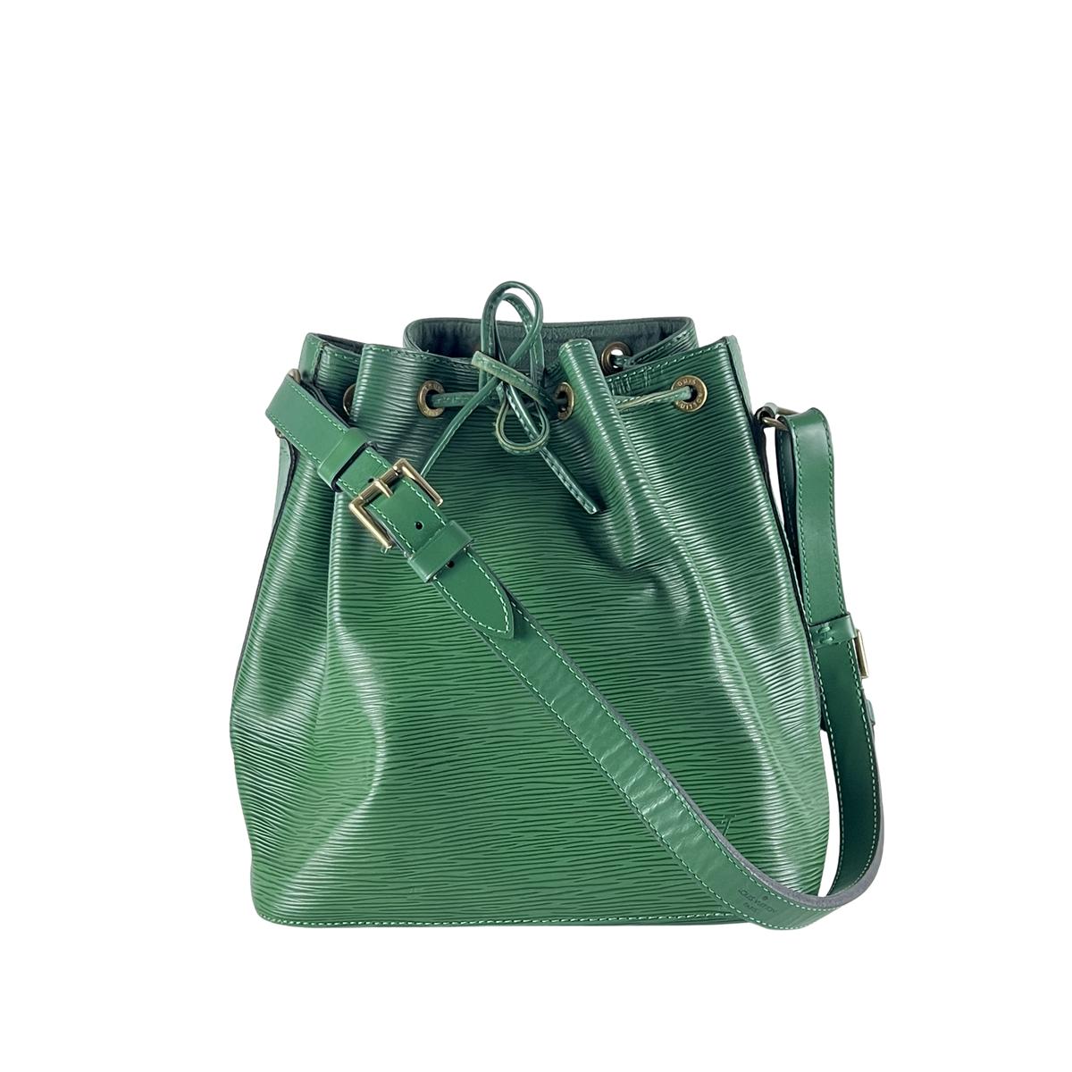 Sac à main LOUIS VUITTON Noé cuir épi vert