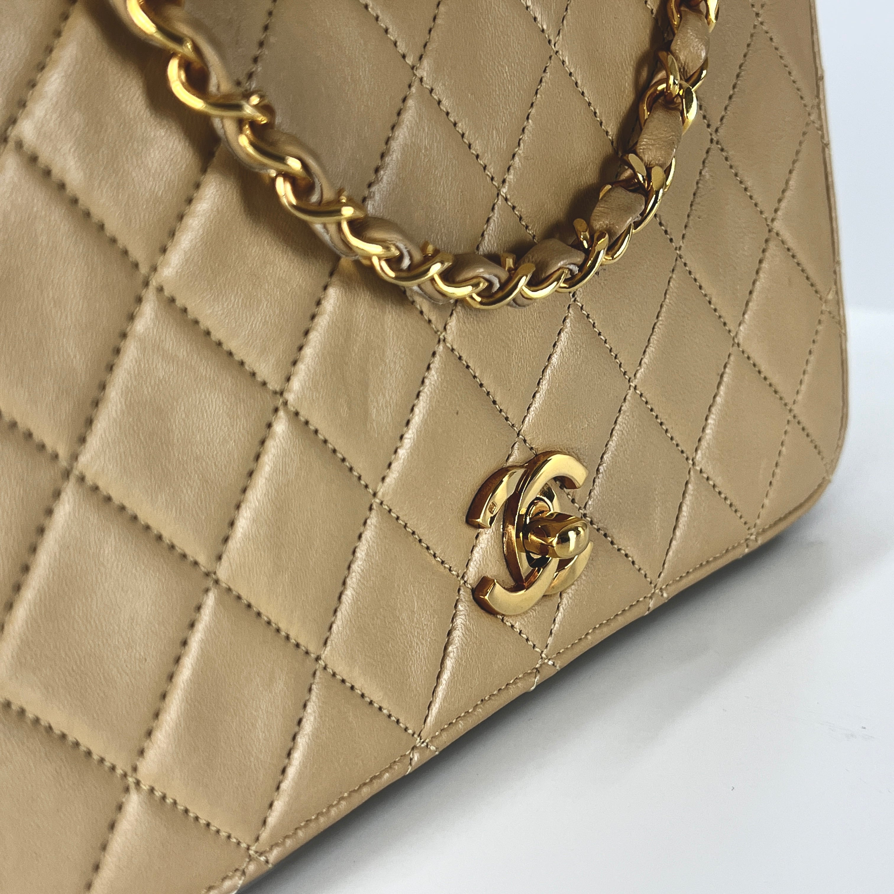 Sac à main CHANEL Timeless classique matelassé single flap cuir beige