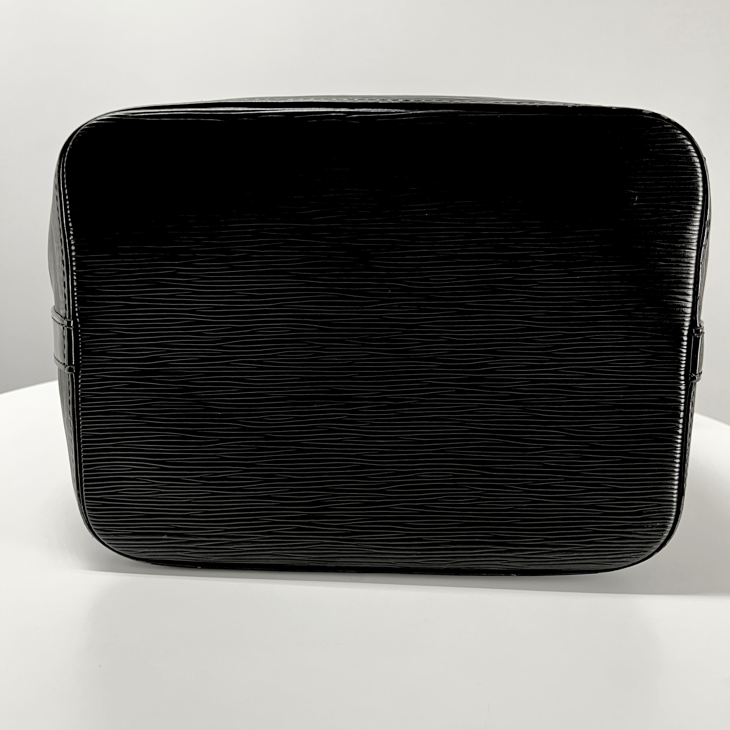 Sac sceau LOUIS VUITTON Noé PM cuir epi noir
