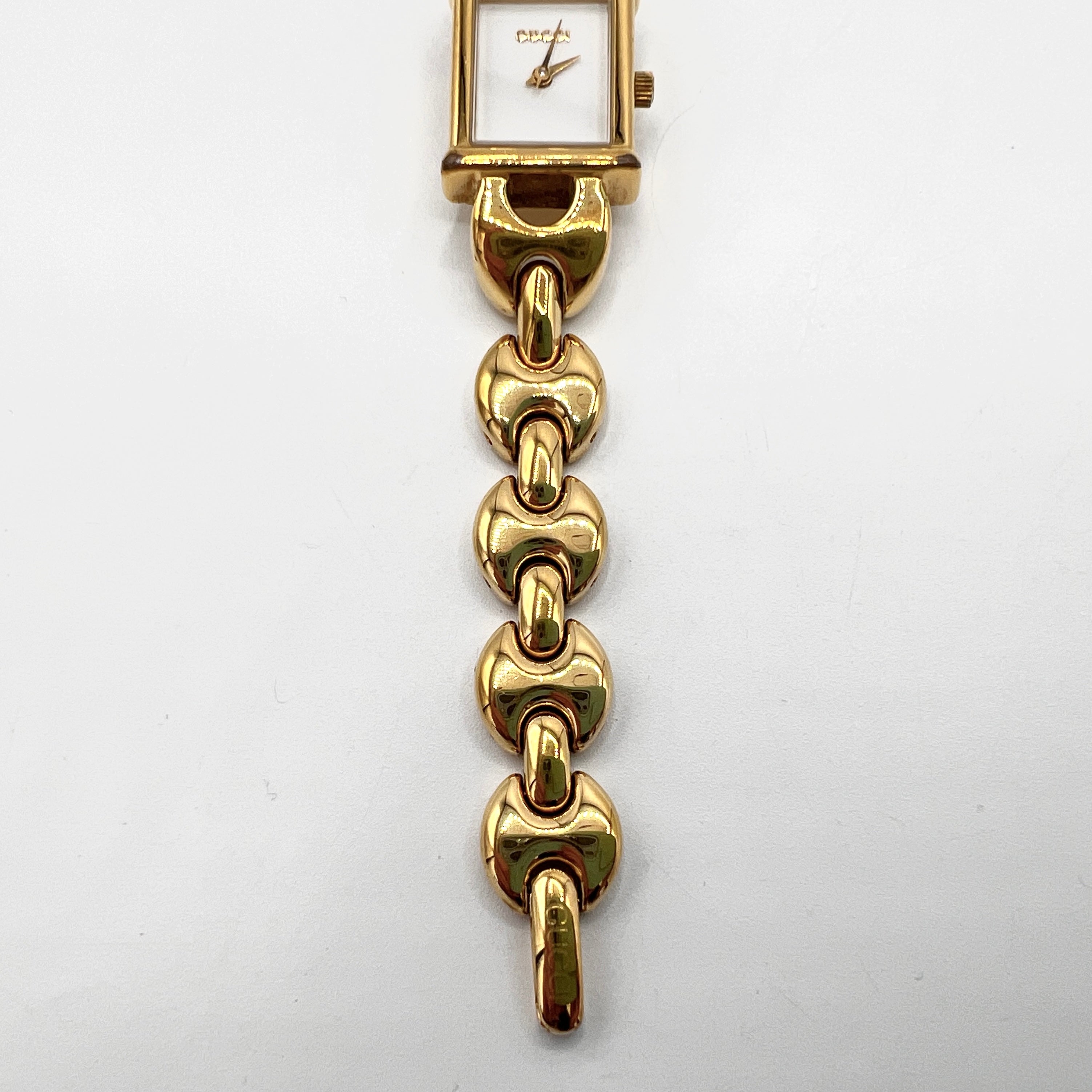 Montre GUCCI 1800 L plaqué or Doré