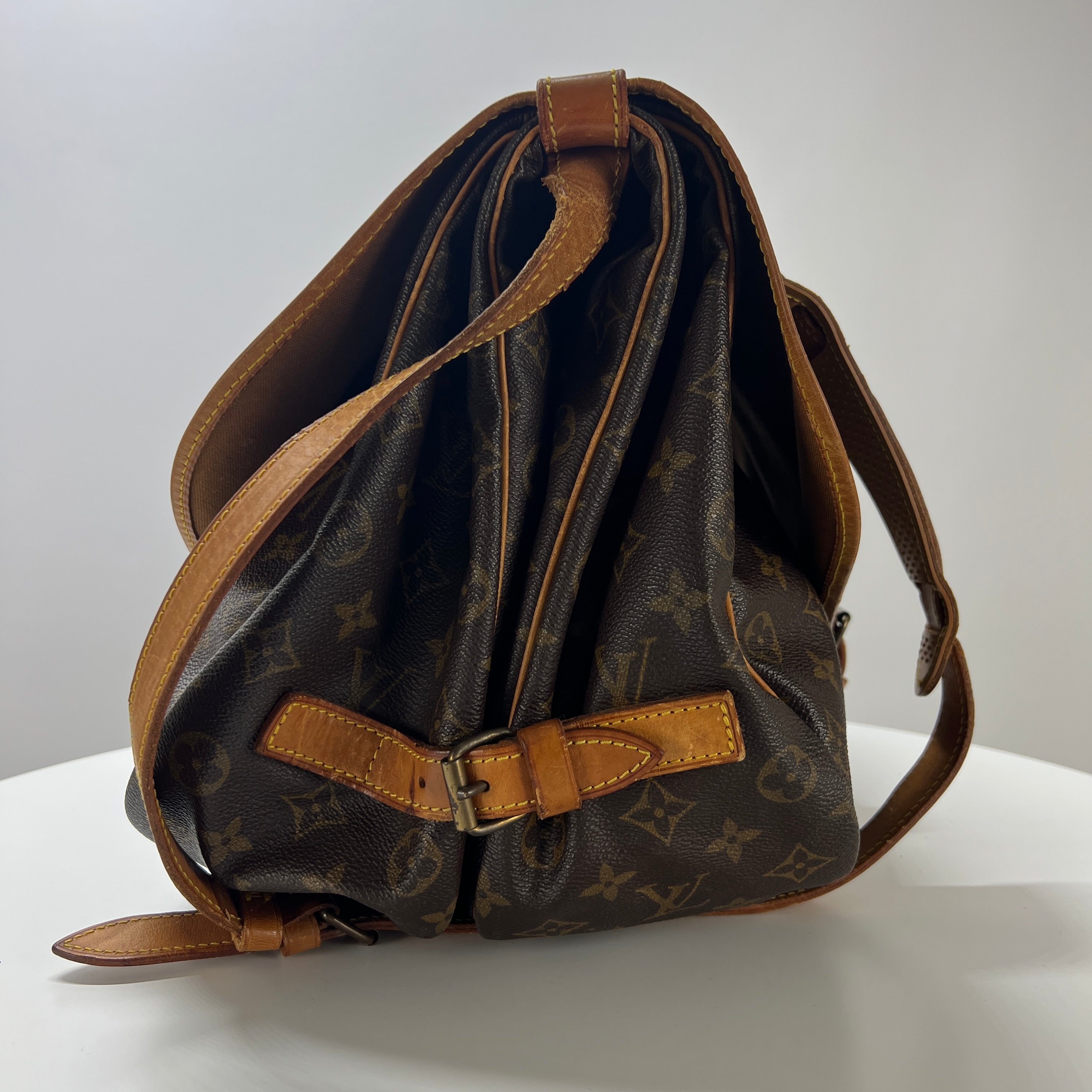 LOUIS VUITTON Saumur 35 handbag in brown canvas and leather