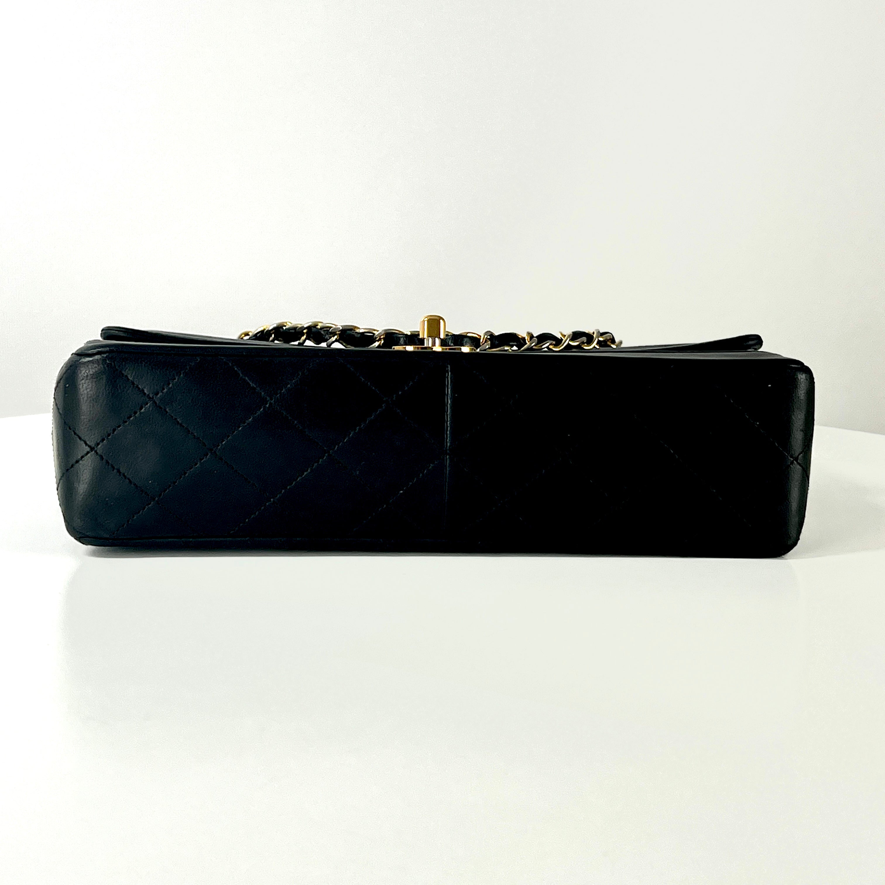 Sac à main CHANEL Matelassé coco mark cuir noir