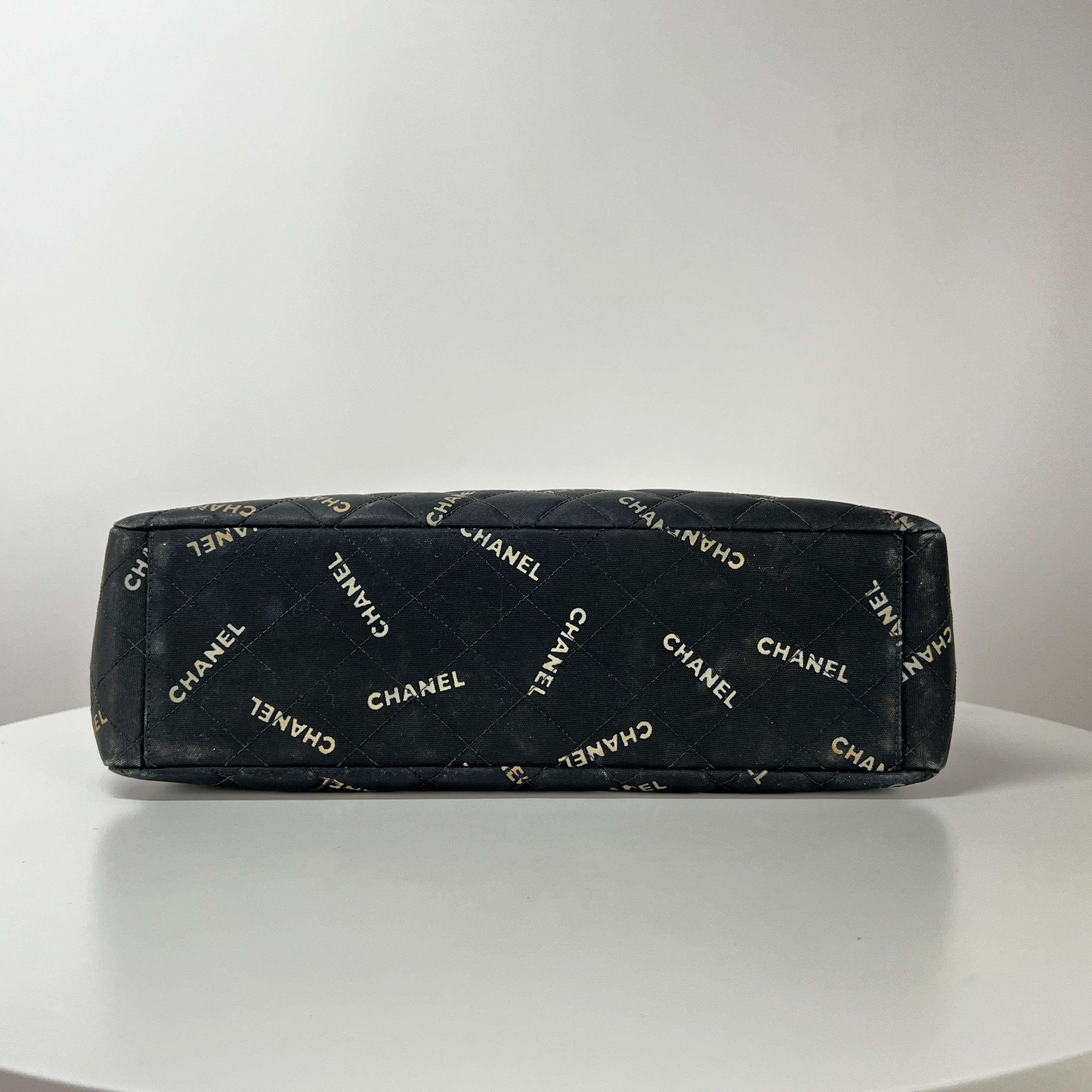 Sac à main CHANEL Jumbo toile noir