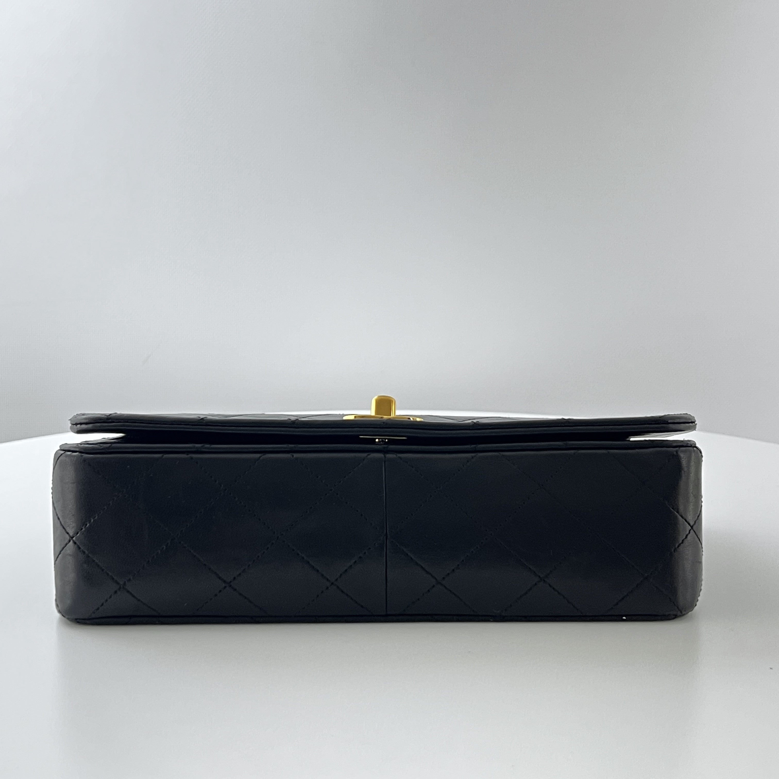 Sac à main CHANEL Timeless classique matelassé single flap cuir noir