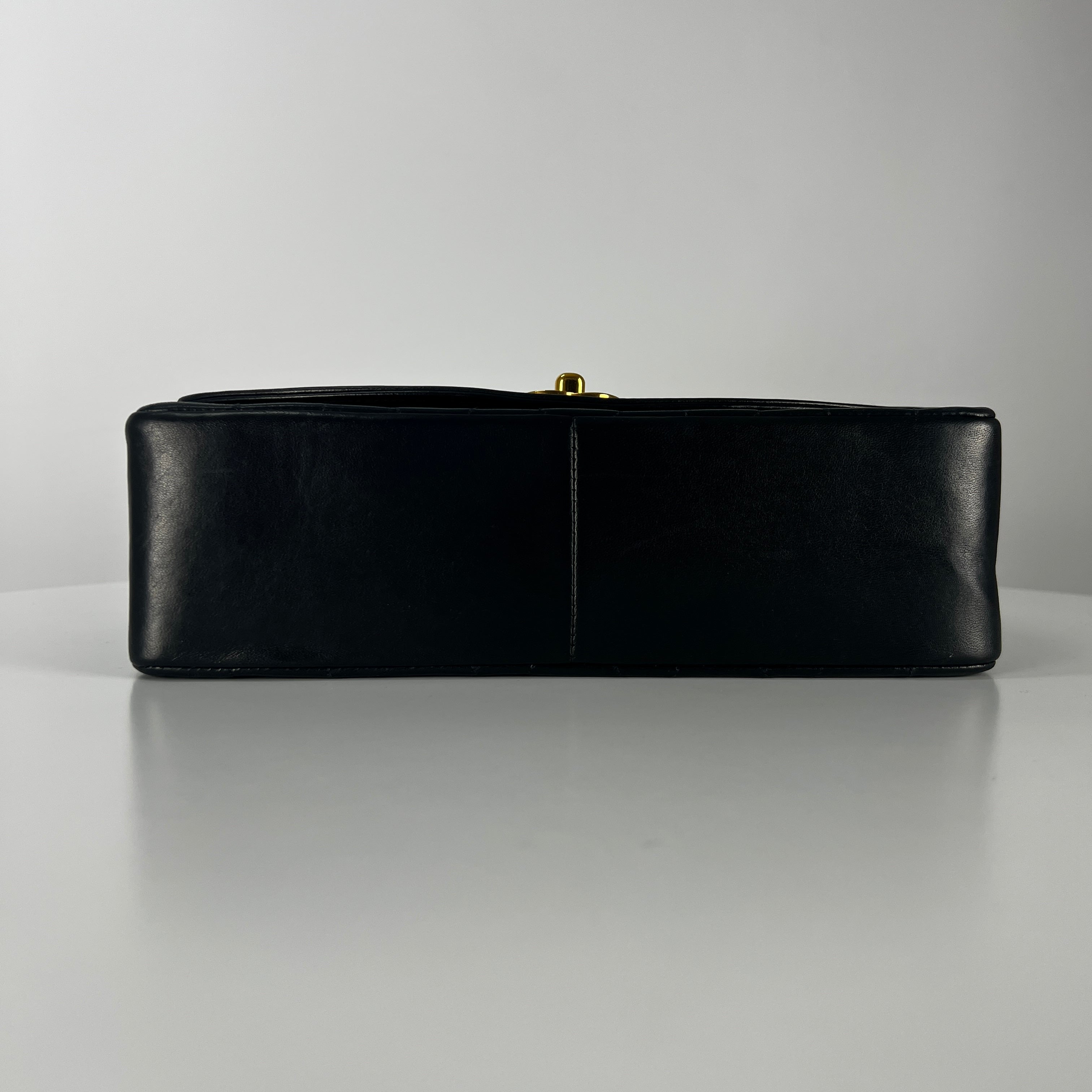 Sac à main CHANEL Diana Medium cuir noir