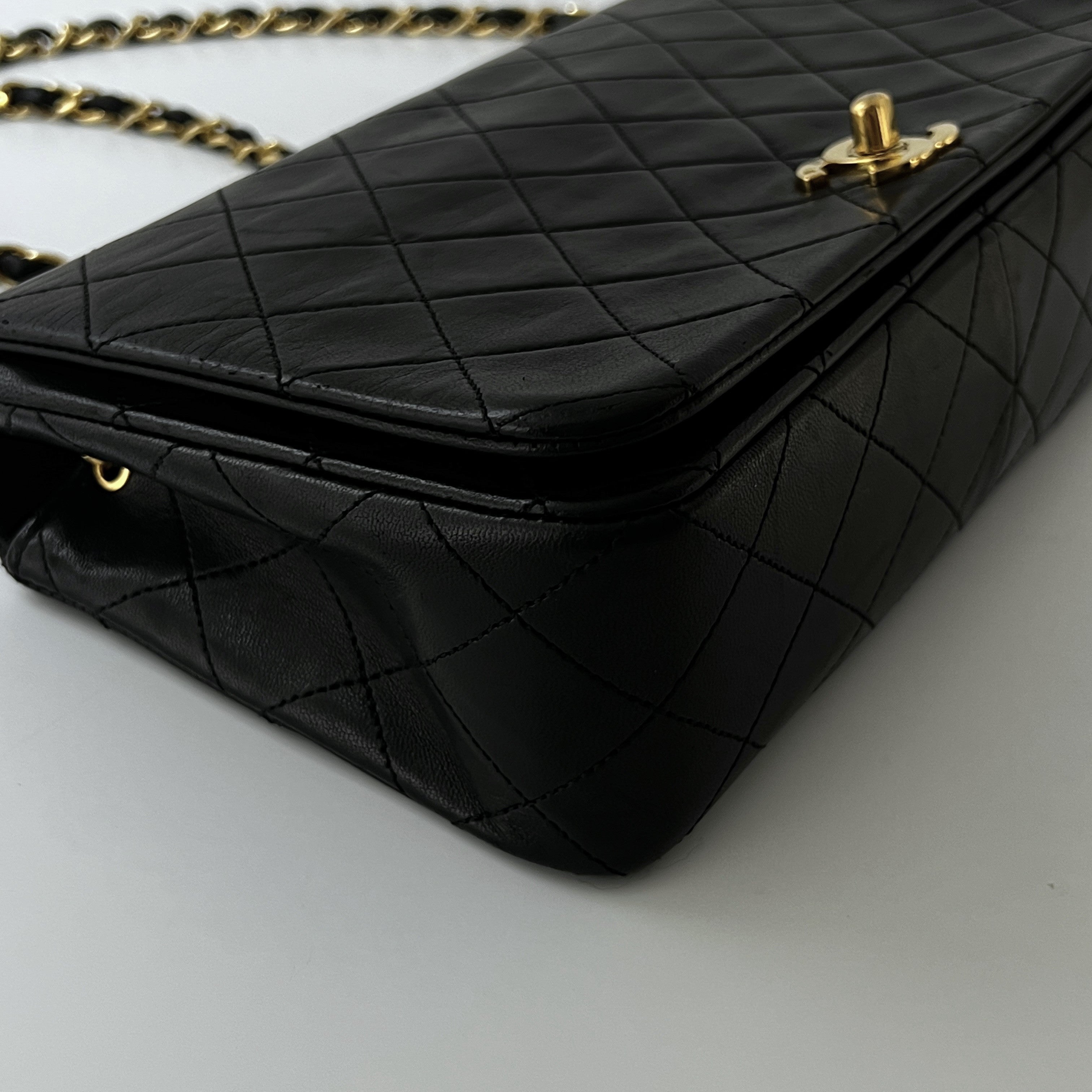 Sac à main CHANEL Timeless classique matelassé single flap cuir noir