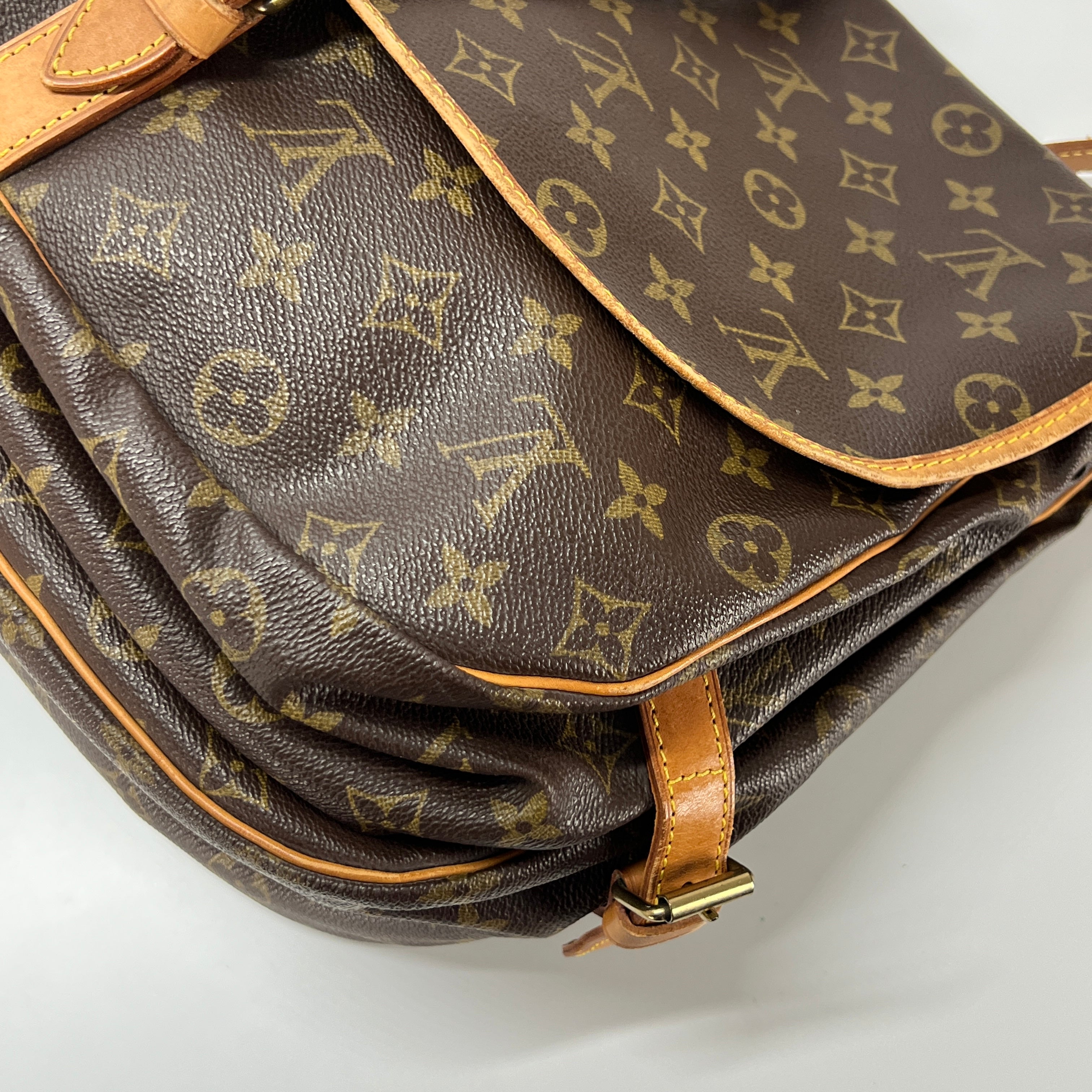 LOUIS VUITTON Saumur 30 canvas and brown leather handbag