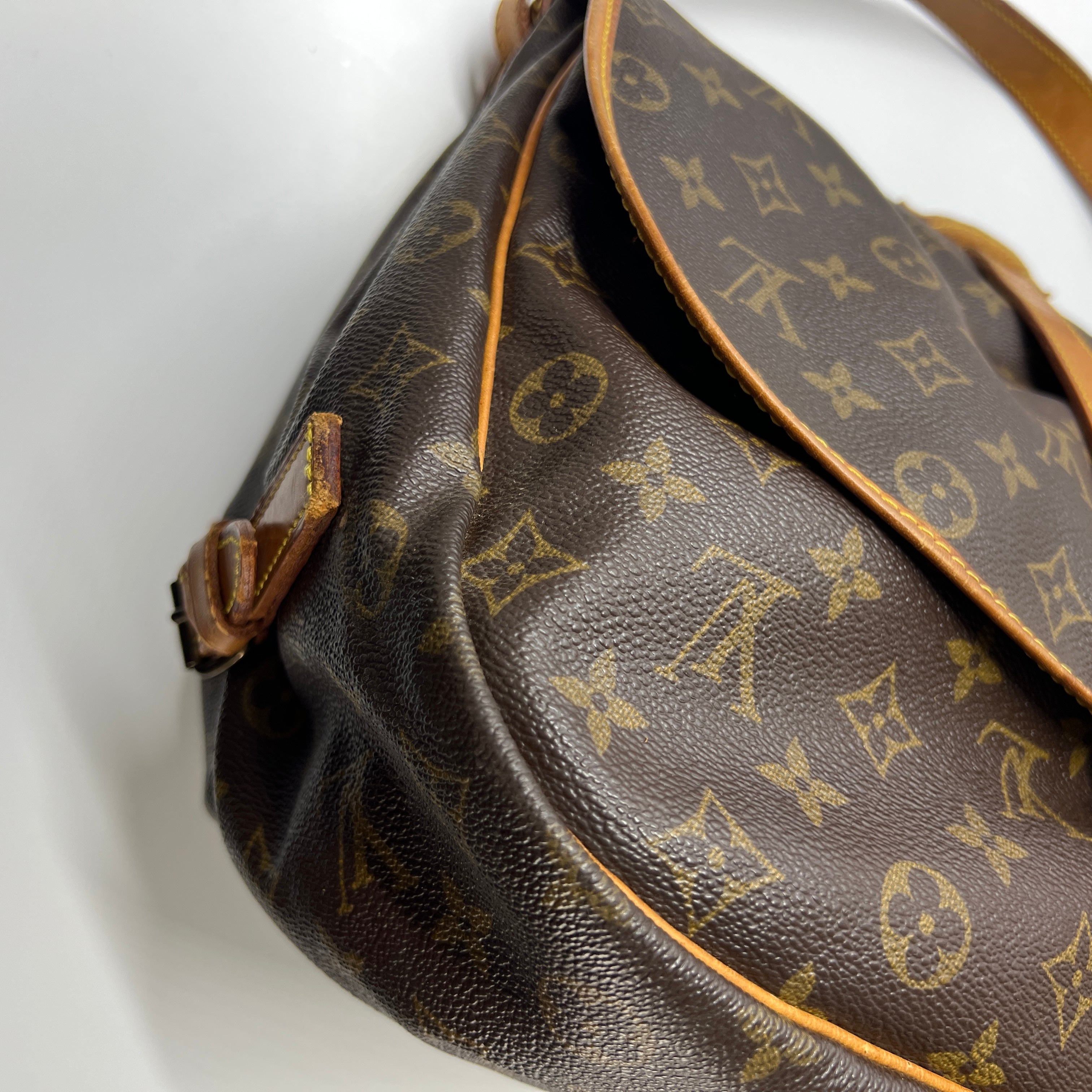 LOUIS VUITTON Saumur 35 handbag in brown canvas and leather