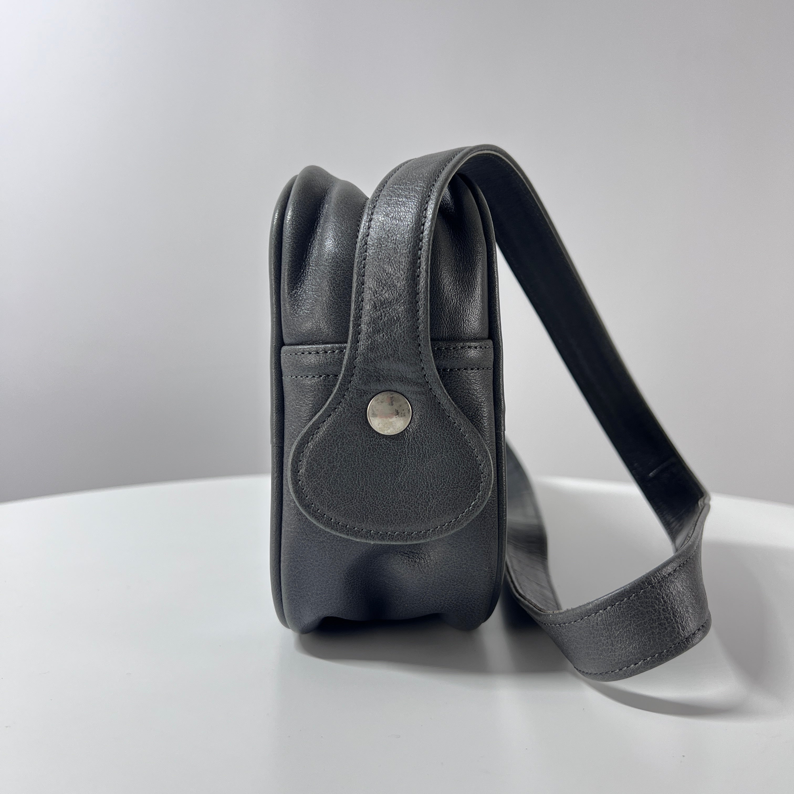 Sac à main COURREGES Camera cuir gris