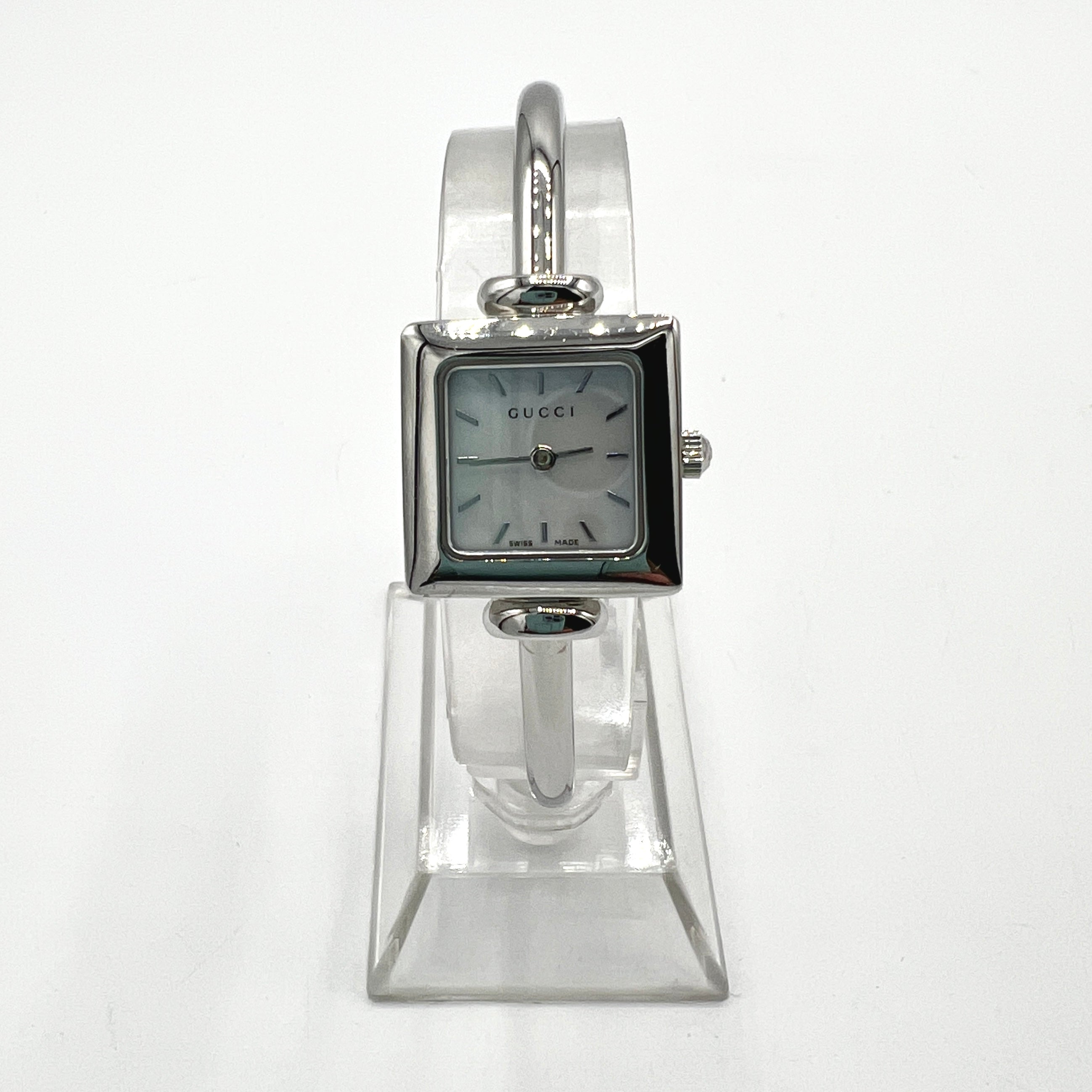 Montre GUCCI 1900 L acier Argenté