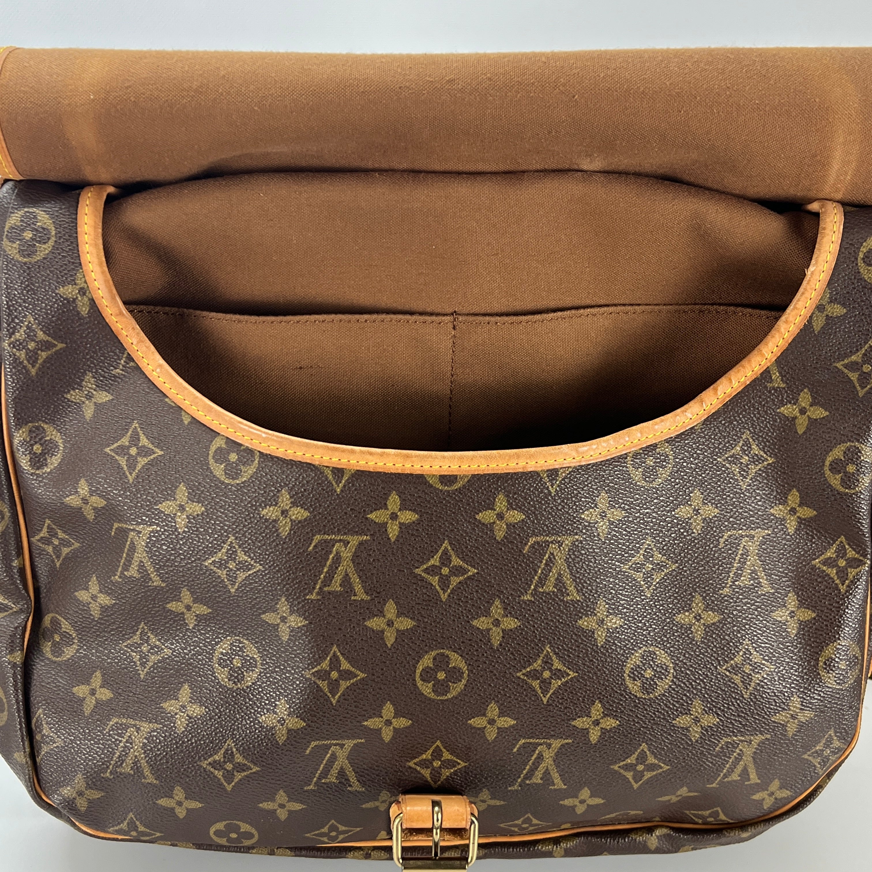 LOUIS VUITTON Saumur 30 canvas and brown leather handbag