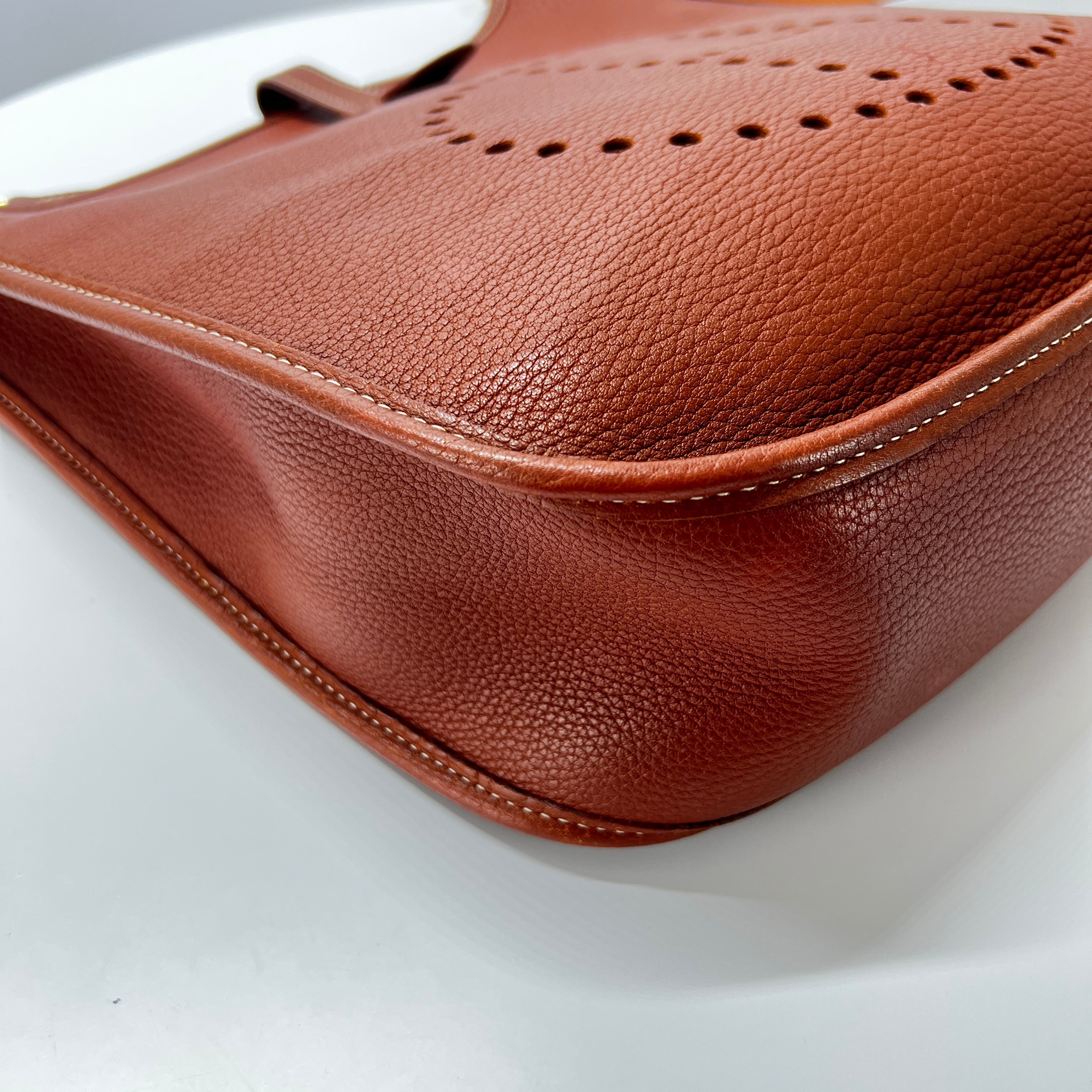 HERMES Evelyne lll handbag in brown clemence leather
