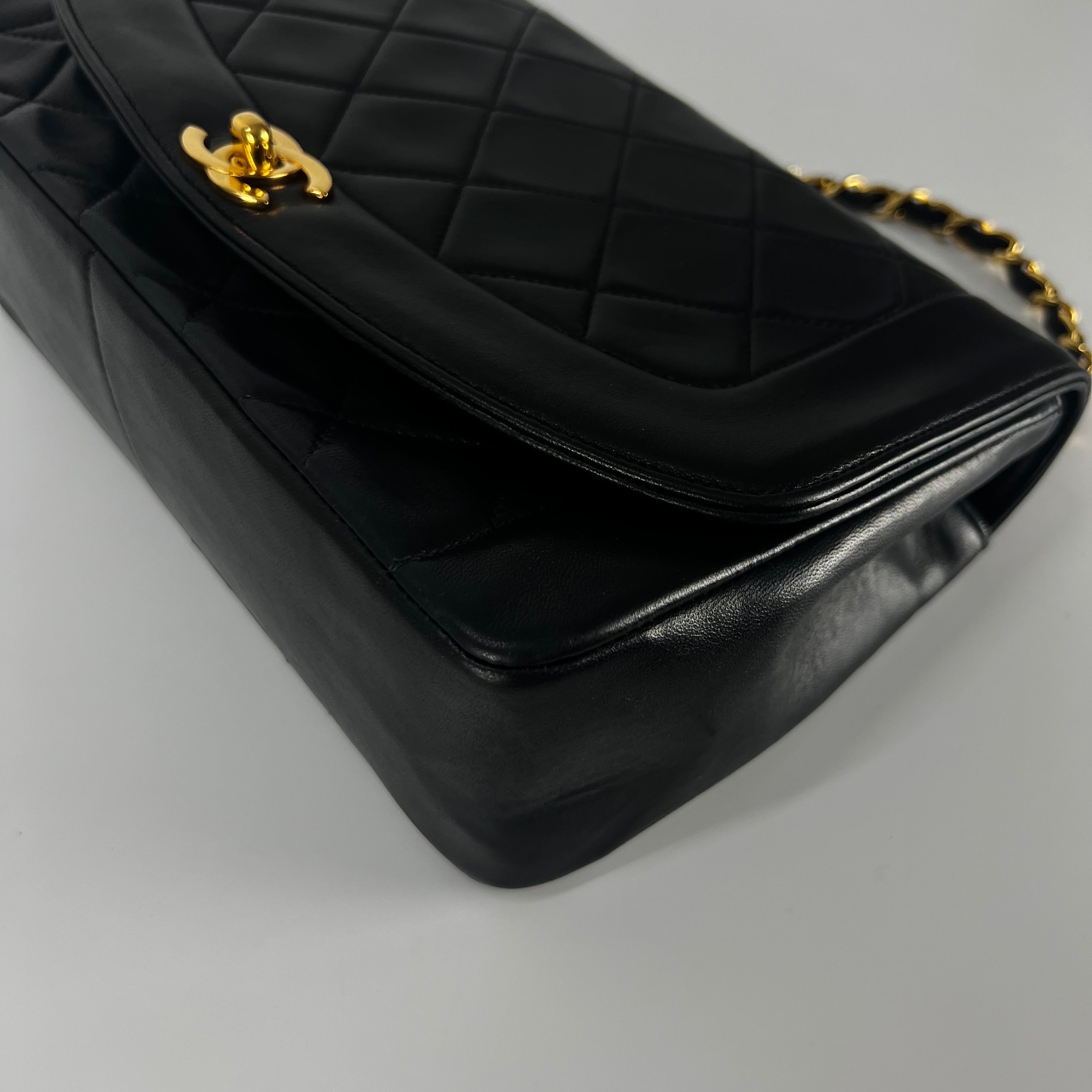 Sac à main CHANEL Diana Medium cuir noir