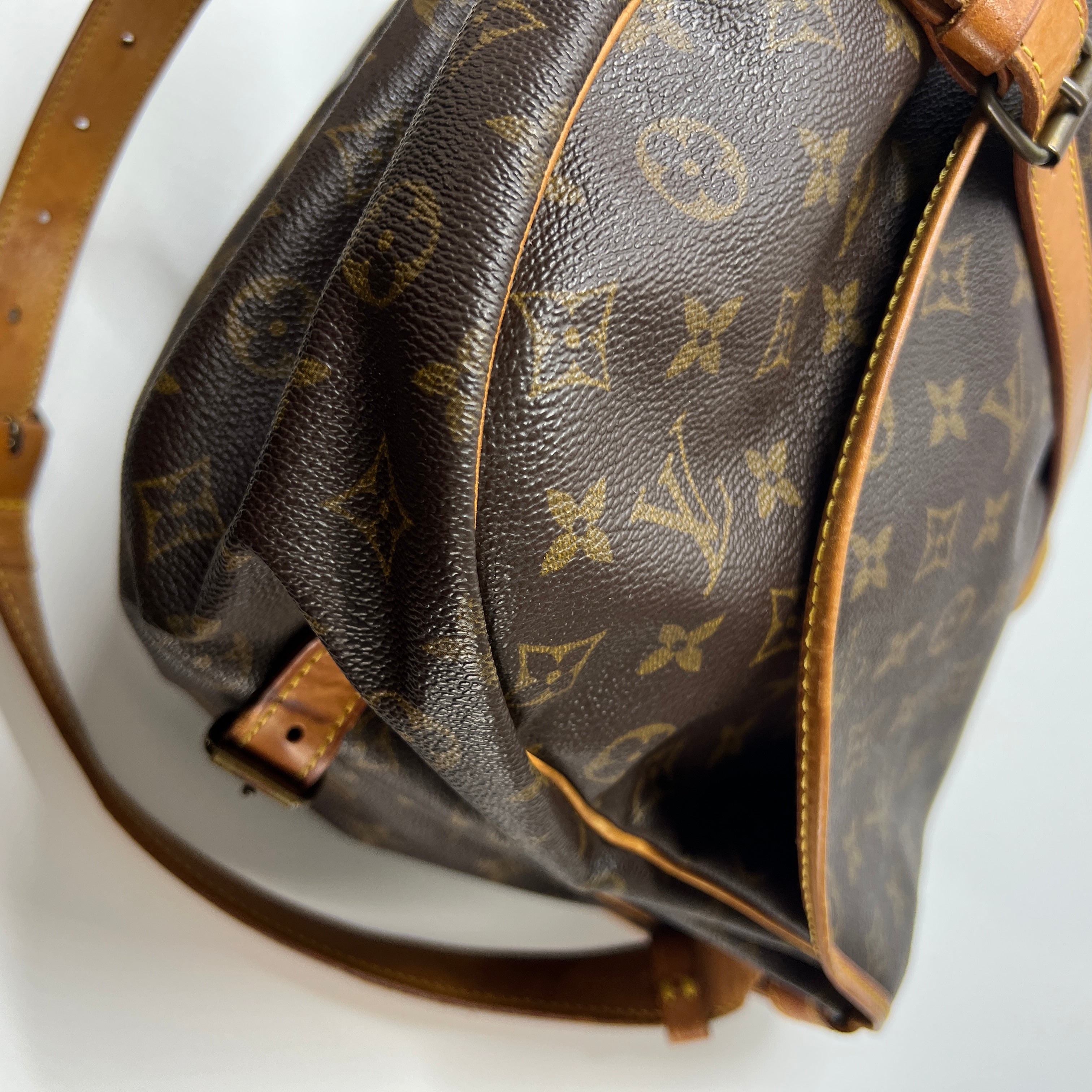 LOUIS VUITTON Saumur 35 handbag in brown canvas and leather