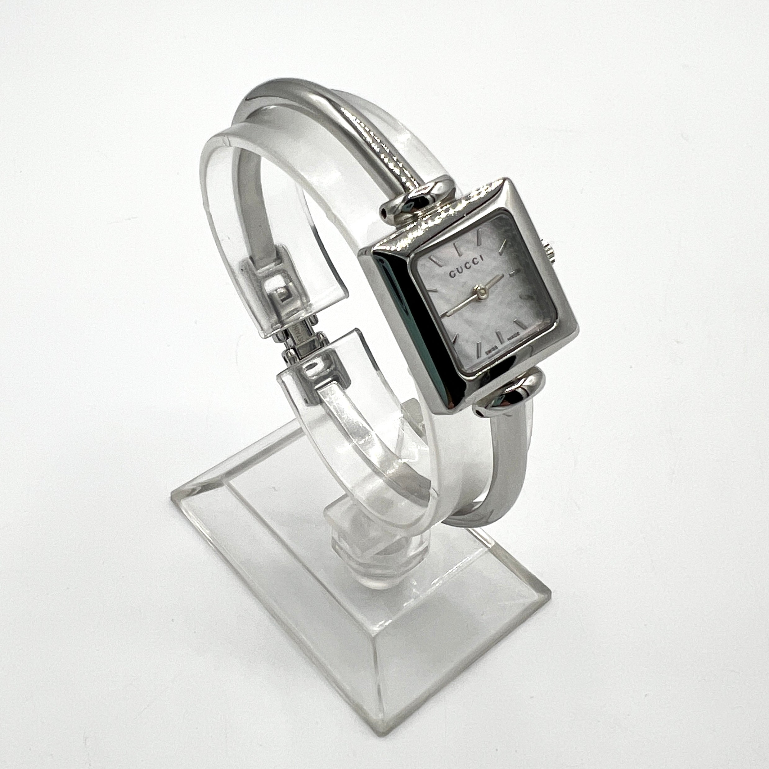 Montre GUCCI 1900 L acier Argenté