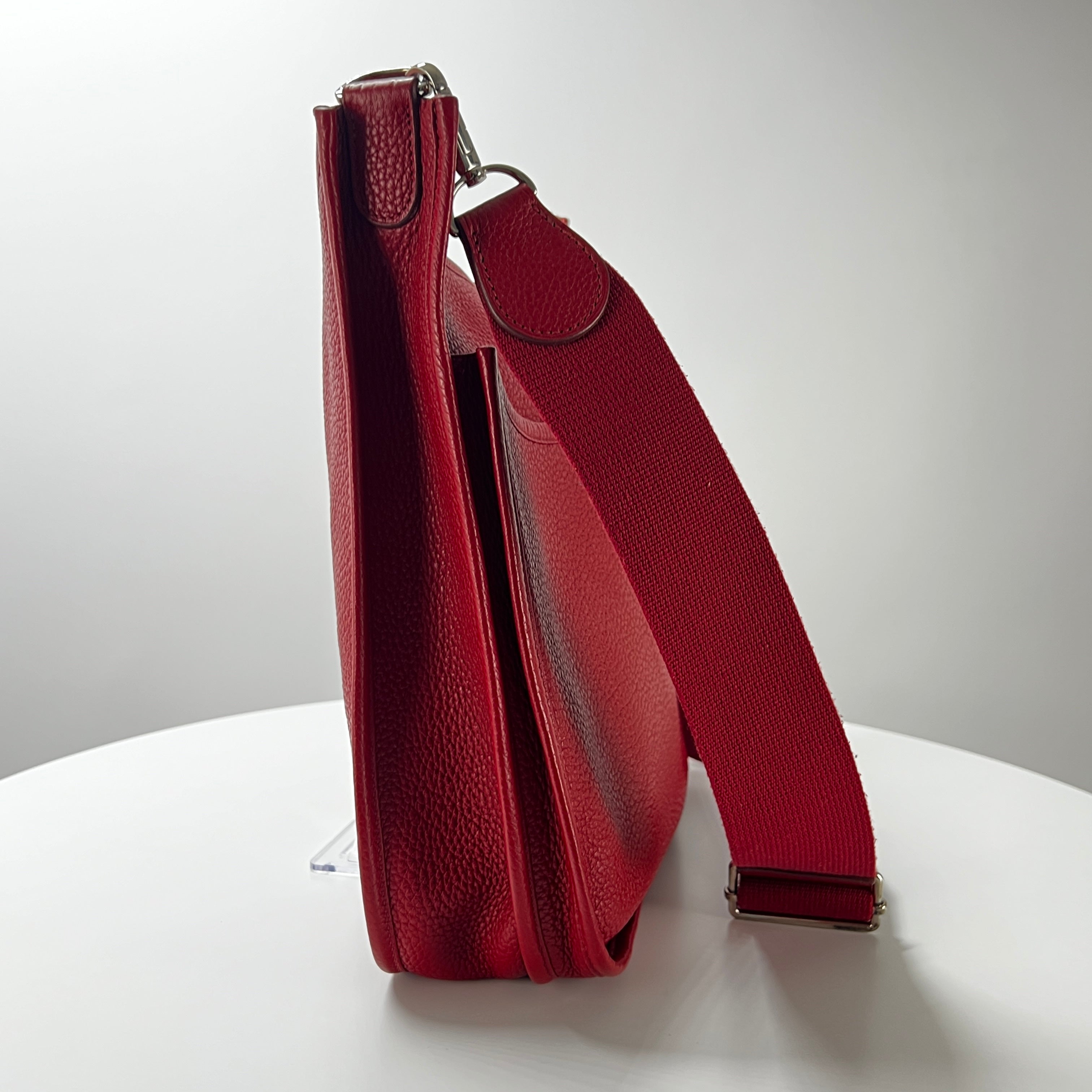 Sac à main HERMÈS Evelyne lll cuir rouge