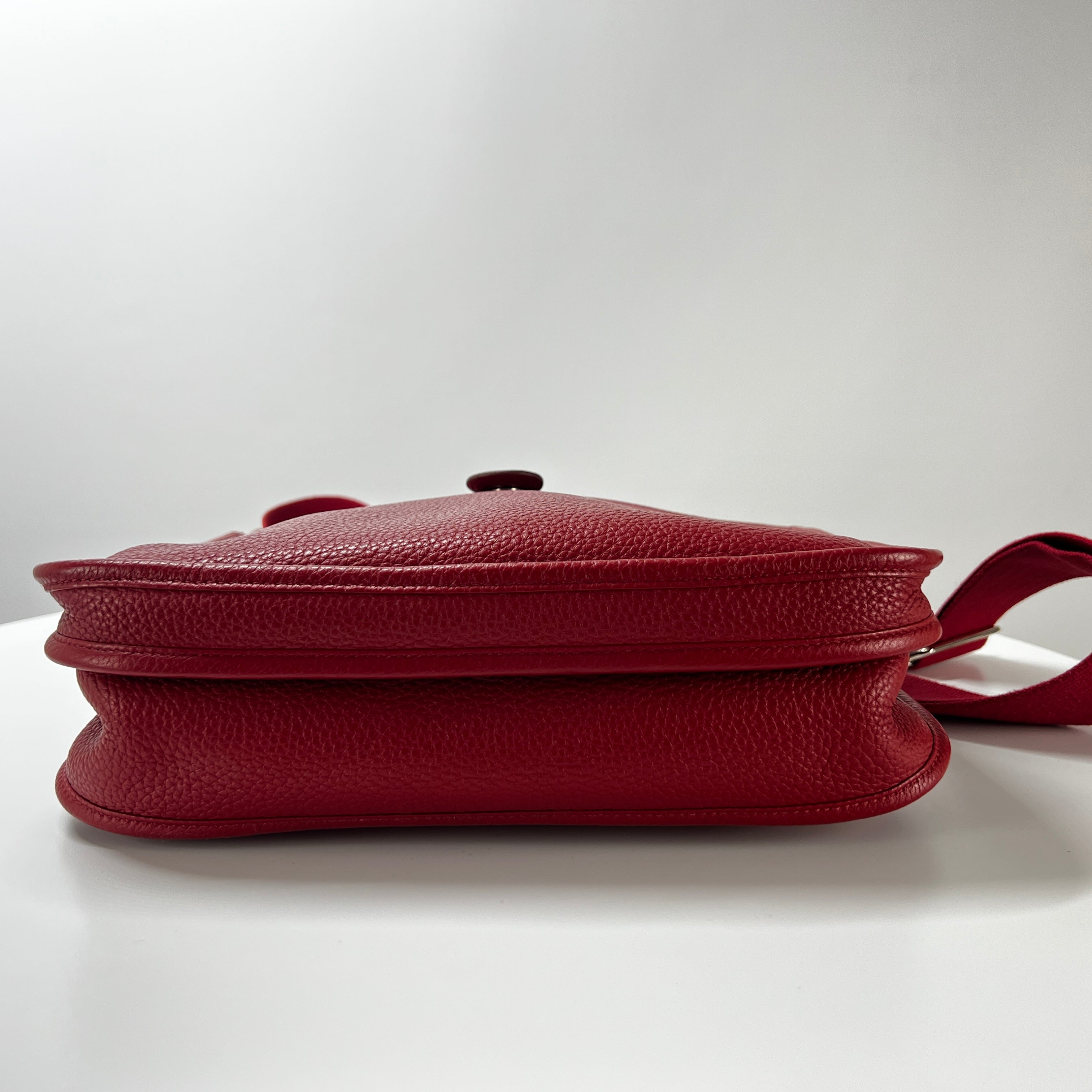 Sac à main HERMÈS Evelyne lll cuir rouge