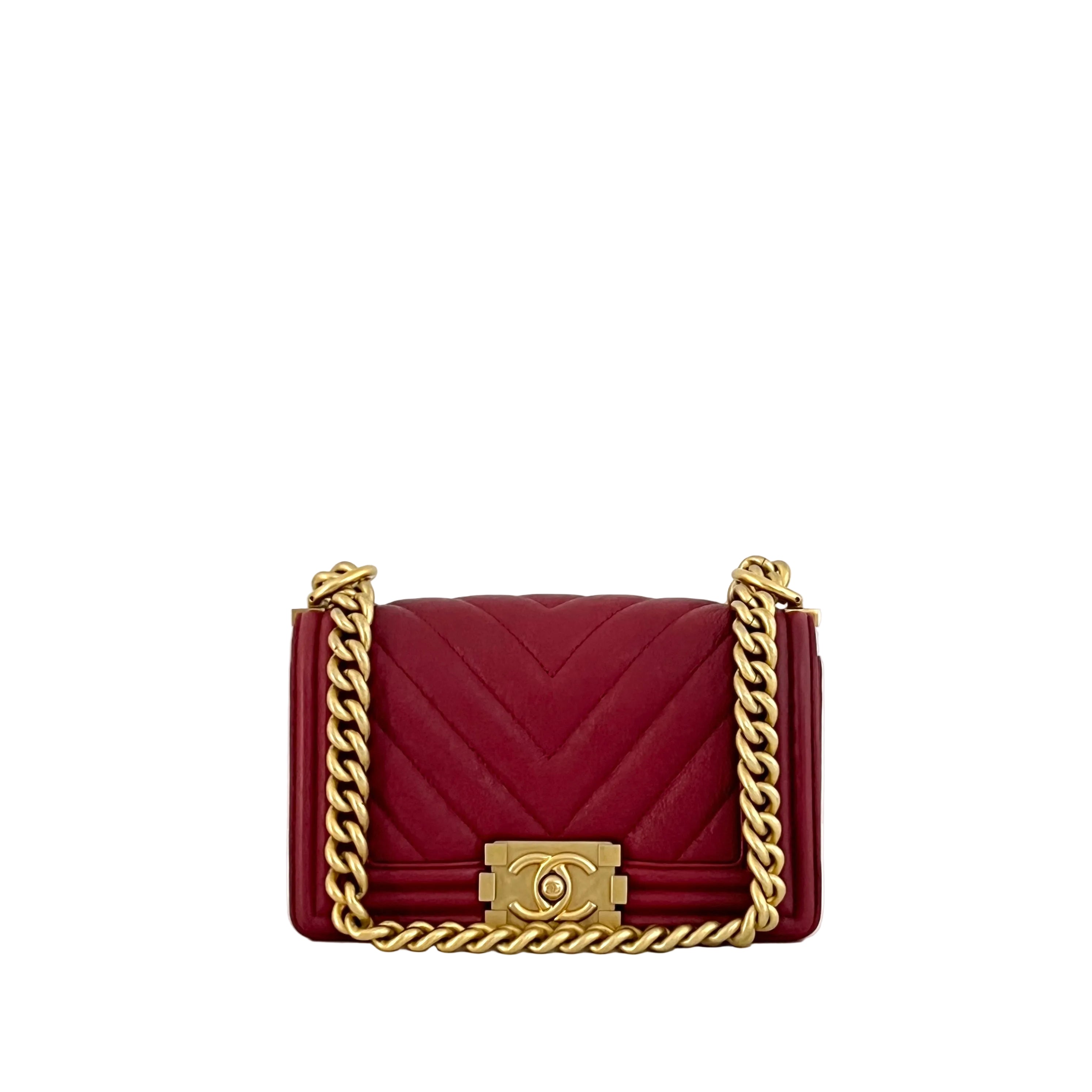 CHANEL Boy Chevron handbag in red caviar leather