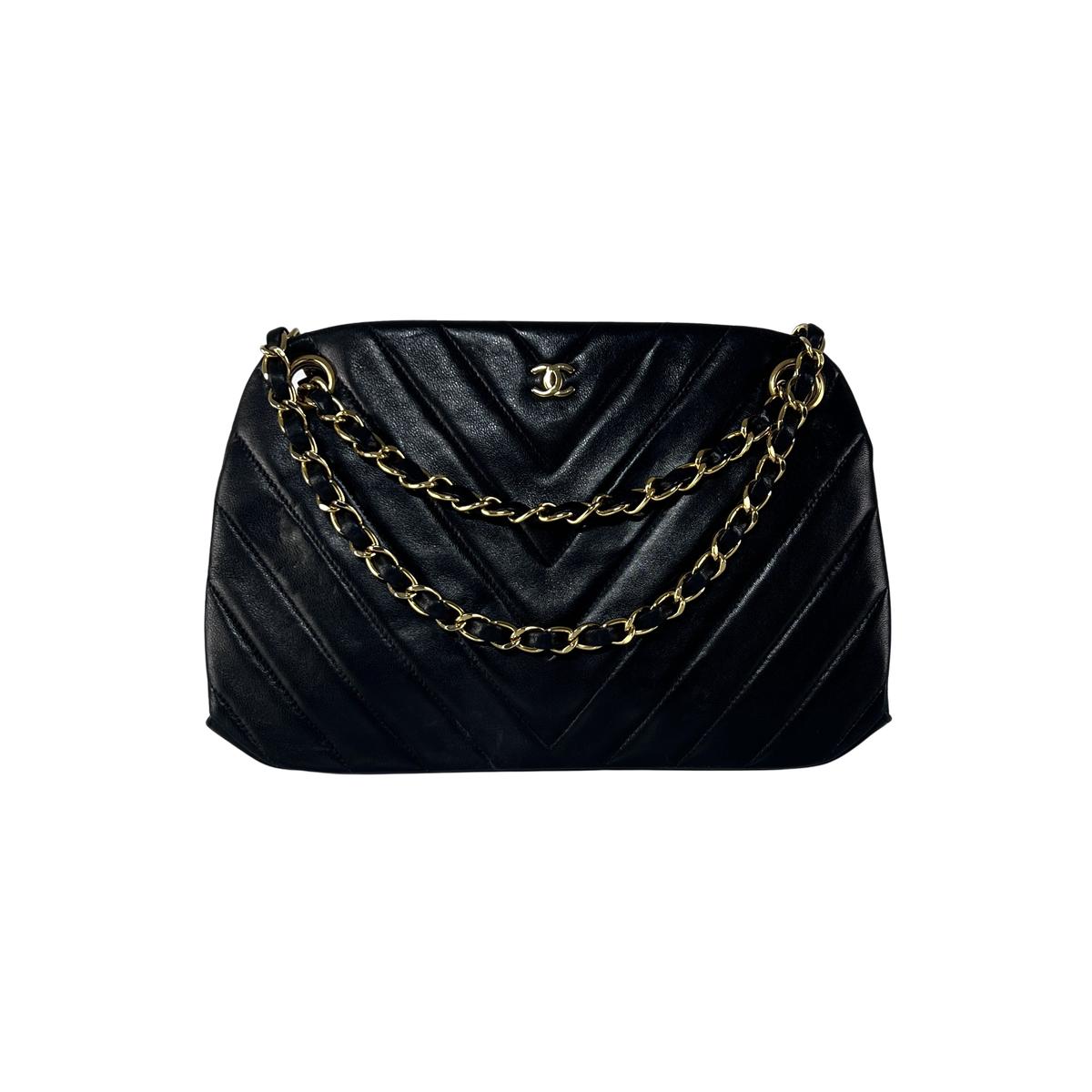 CHANEL Chevron black leather handbag