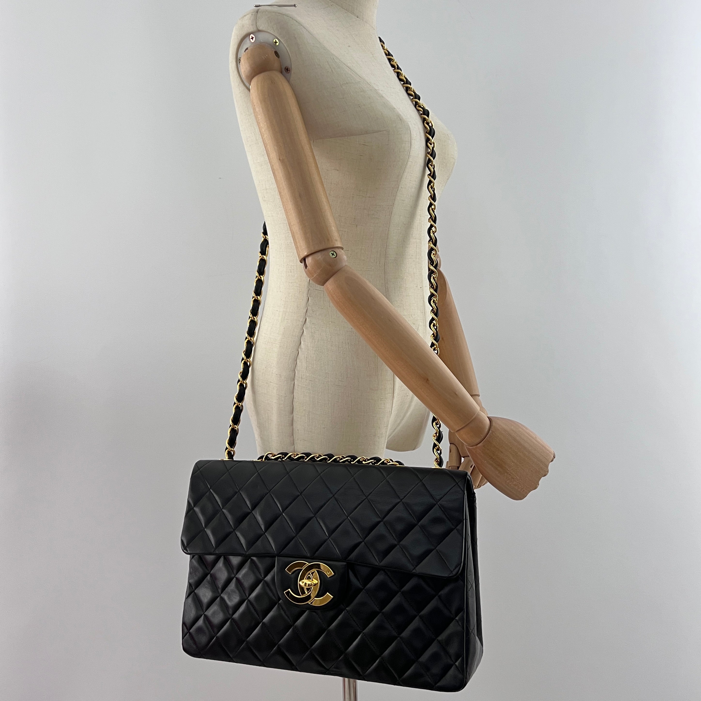 Sac à main CHANEL Timeless Classique Maxi cuir noir