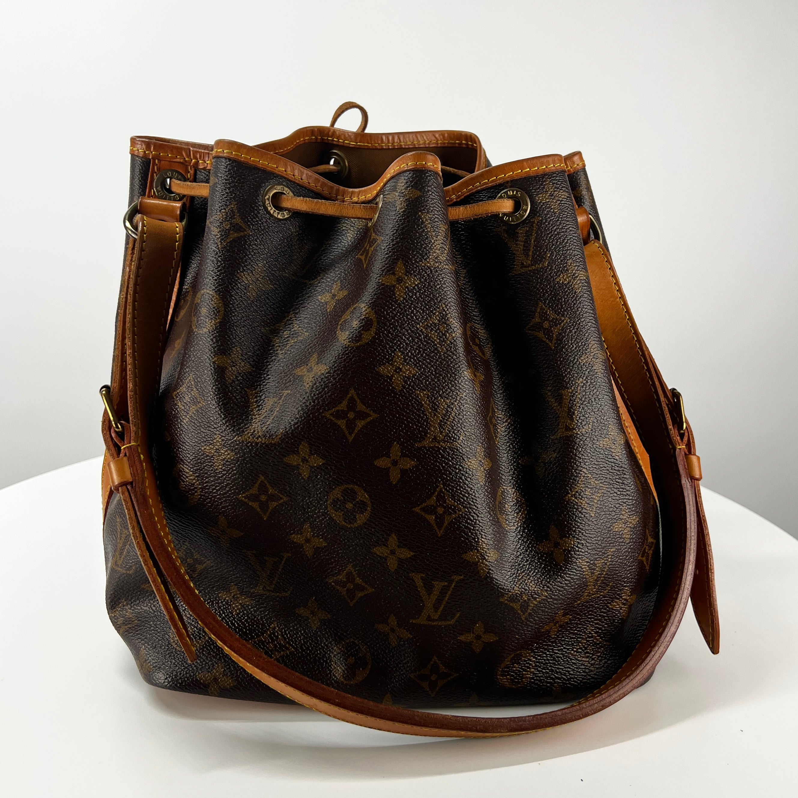 LOUIS VUITTON Noé PM bucket bag in brown canvas and leather
