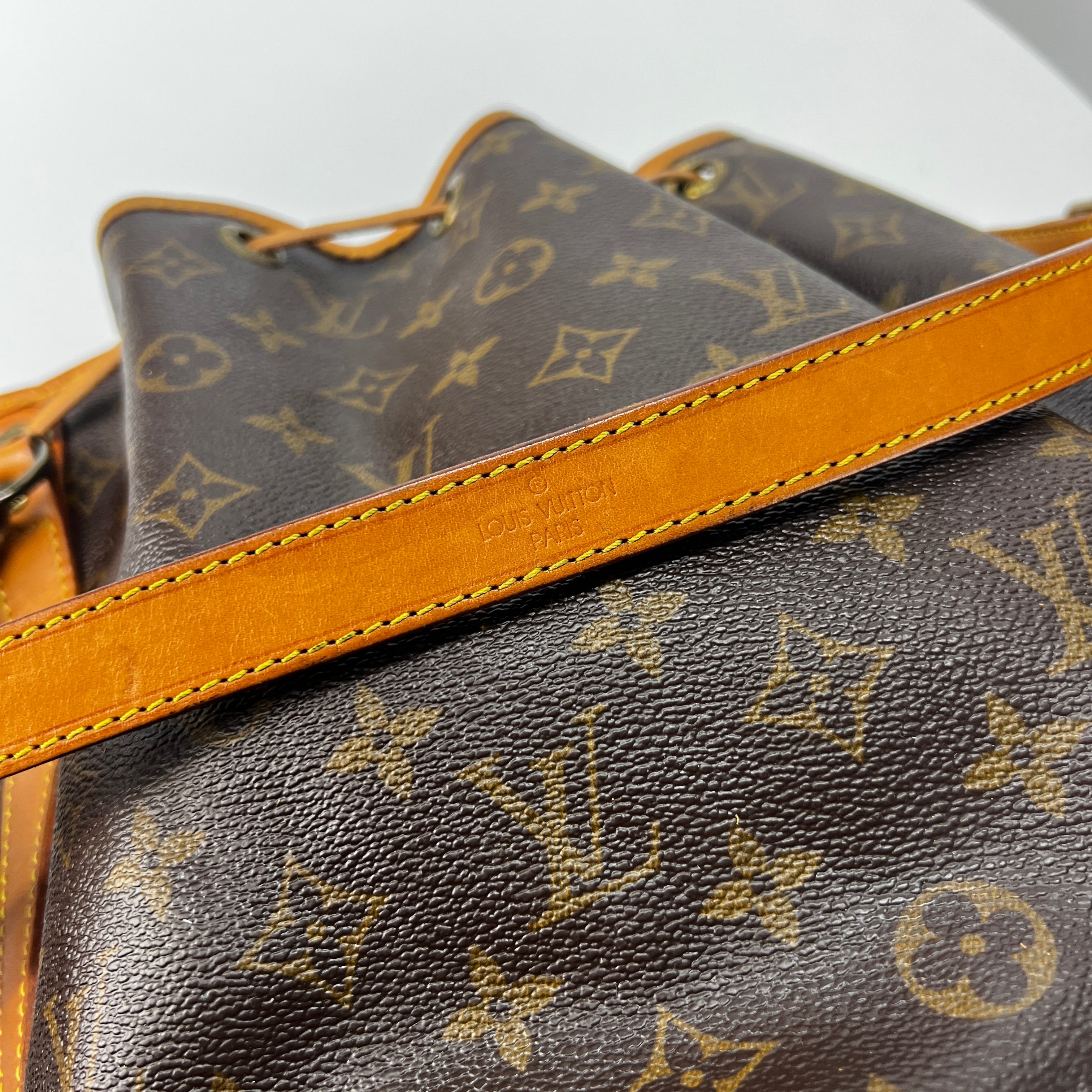 LOUIS VUITTON Noé PM bucket bag in brown canvas and leather