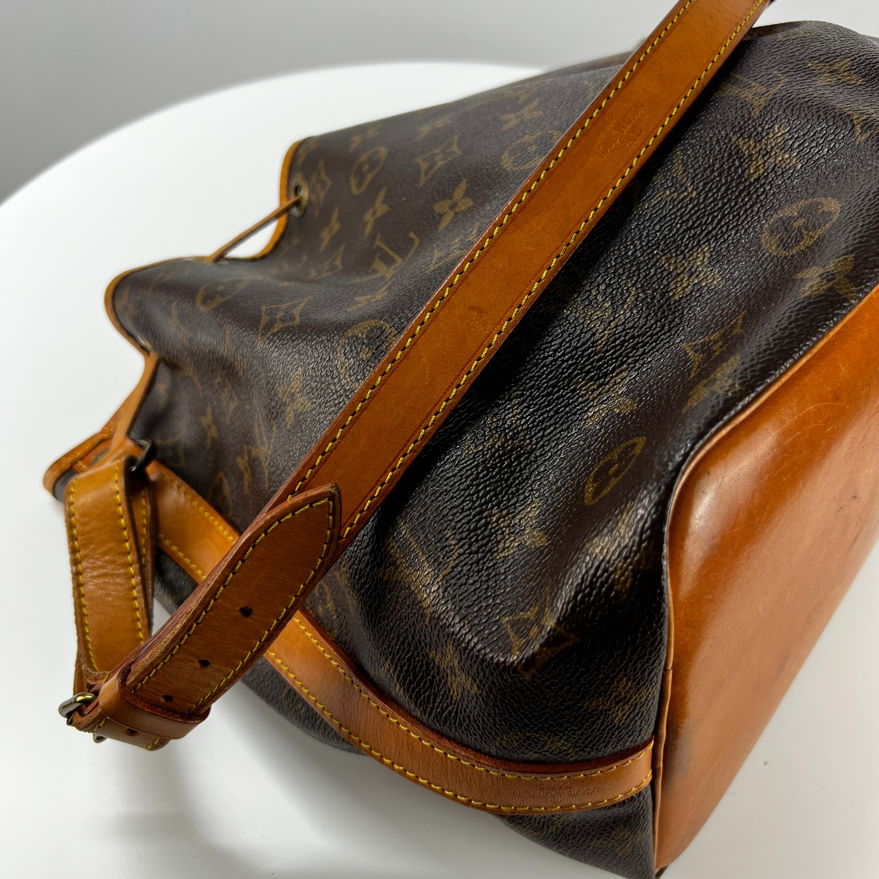 LOUIS VUITTON Noé PM bucket bag in brown canvas and leather
