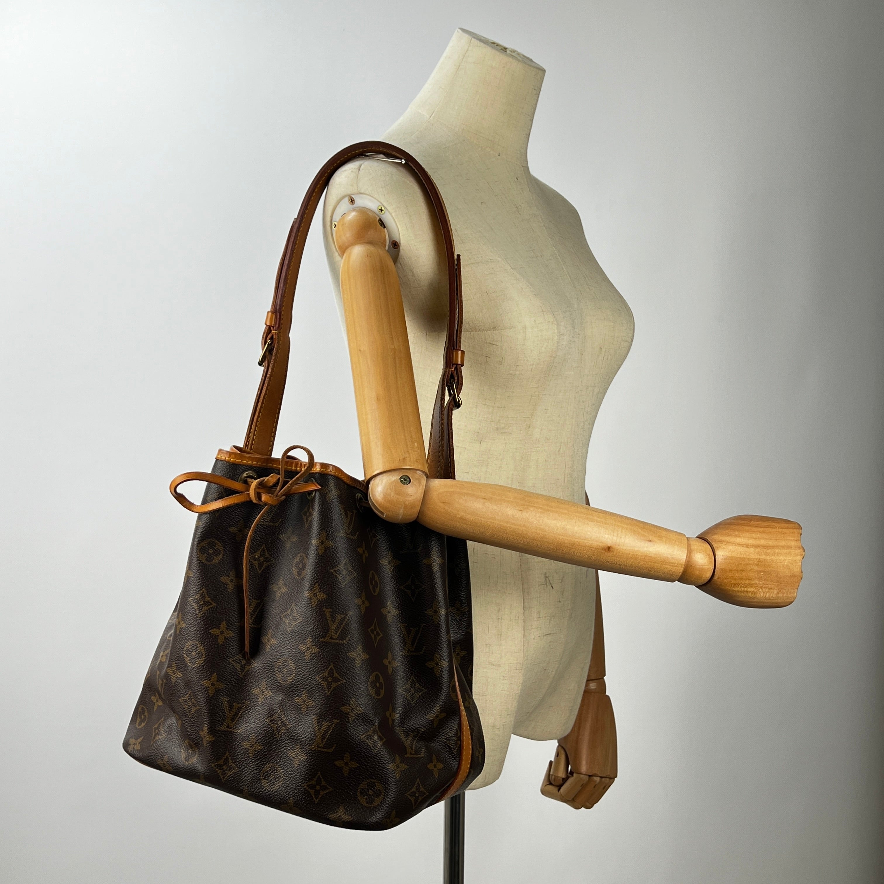 LOUIS VUITTON Noé PM bucket bag in brown canvas and leather