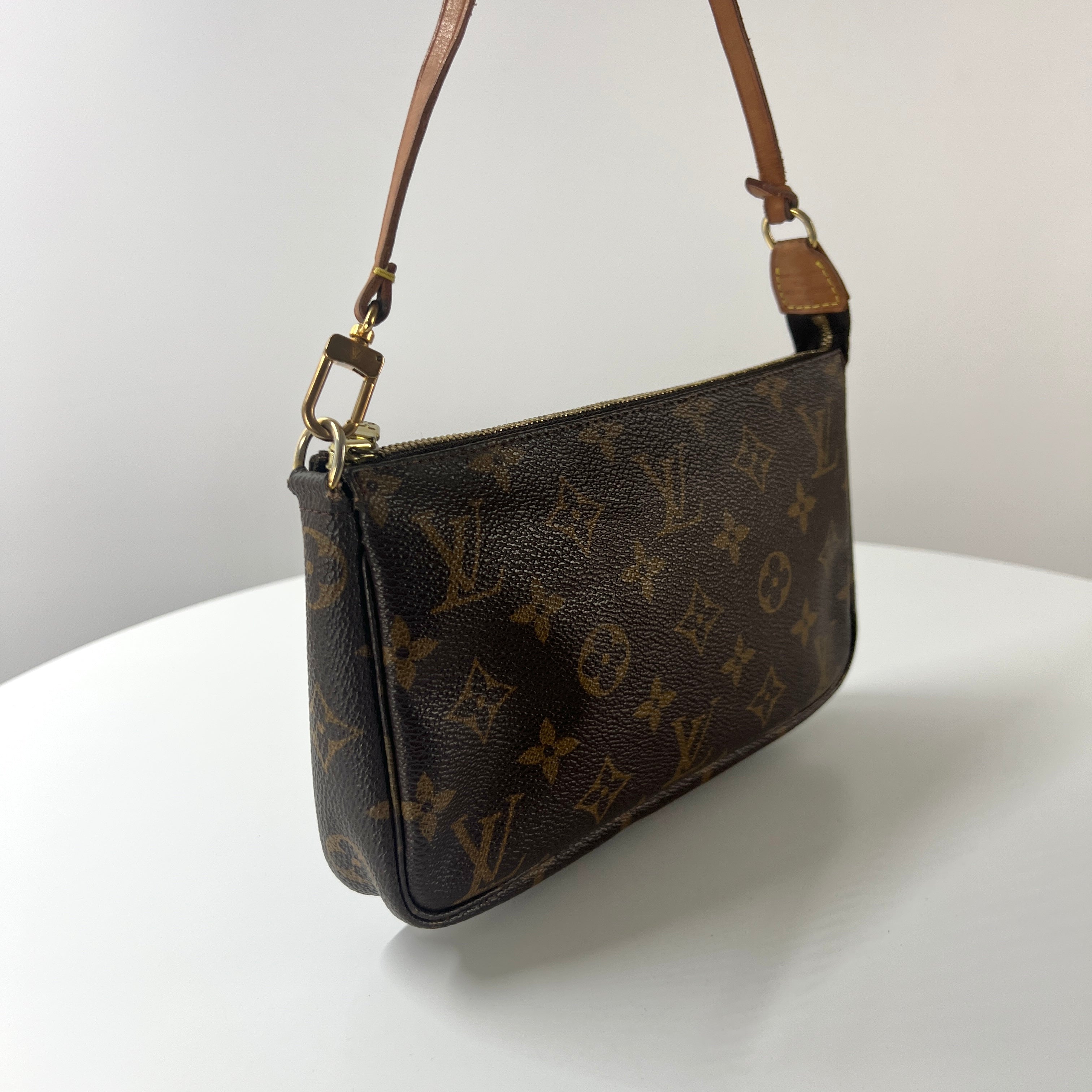 LOUIS VUITTON Pochette Accessory handbag in brown canvas and leather