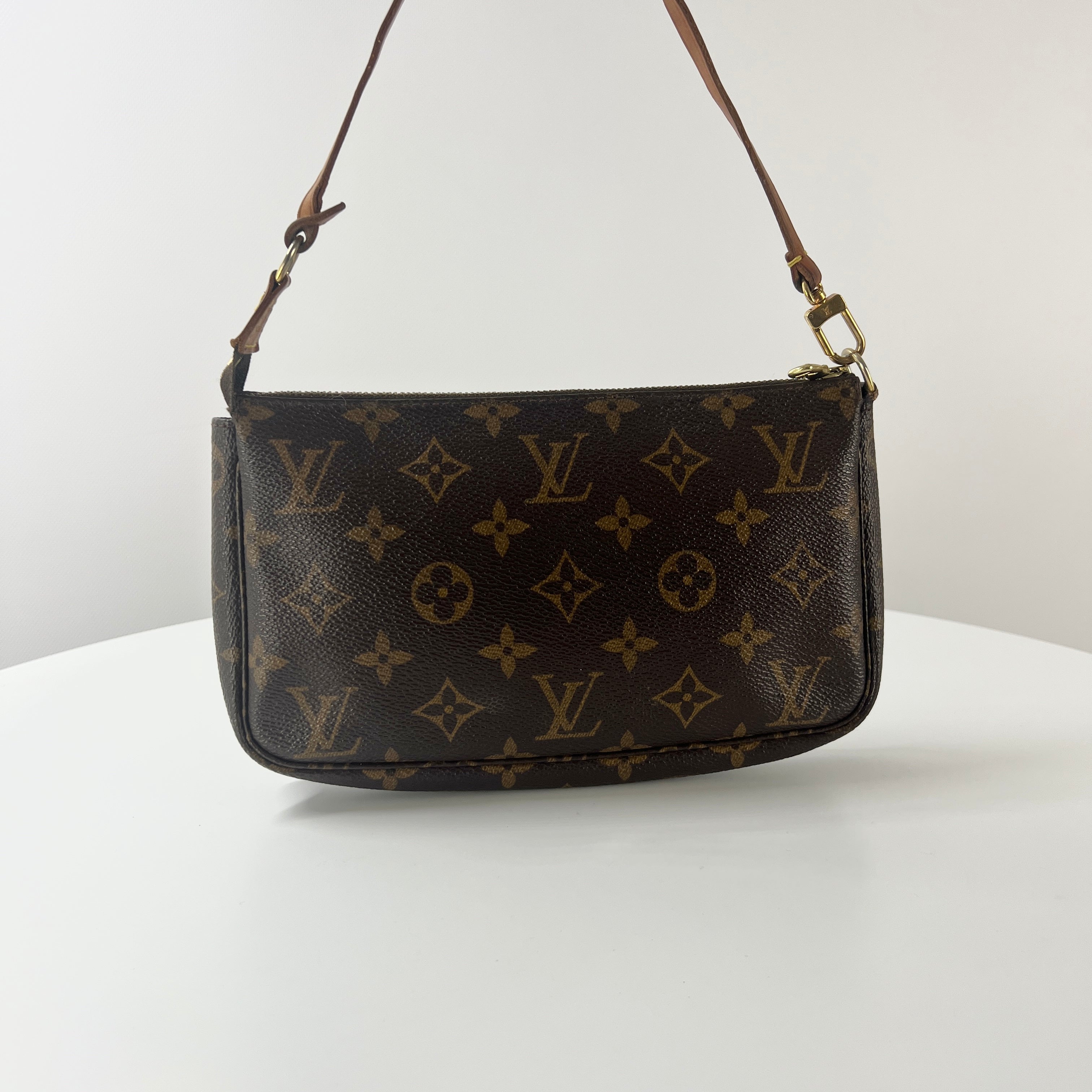 LOUIS VUITTON Pochette Accessory handbag in brown canvas and leather
