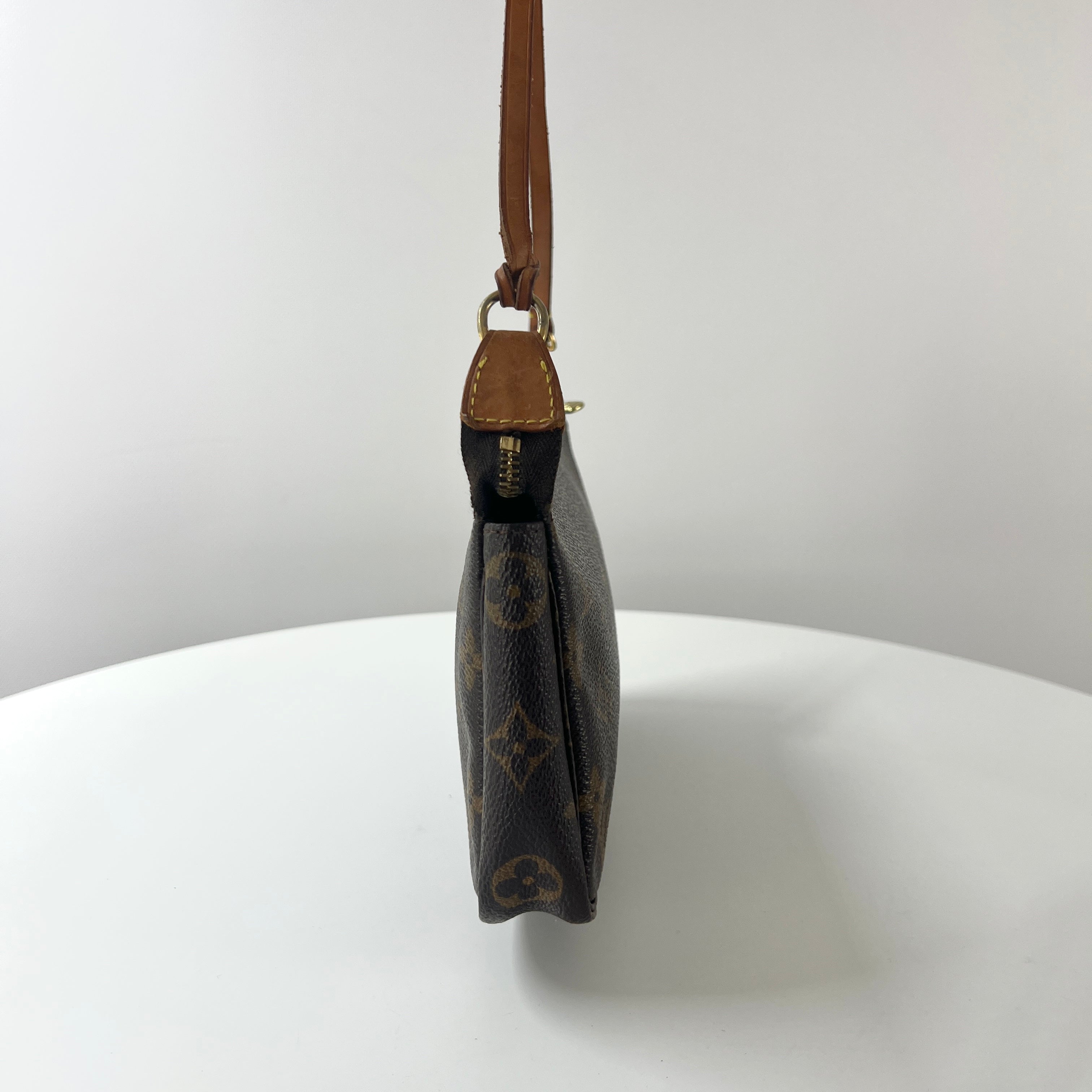 LOUIS VUITTON Pochette Accessory handbag in brown canvas and leather