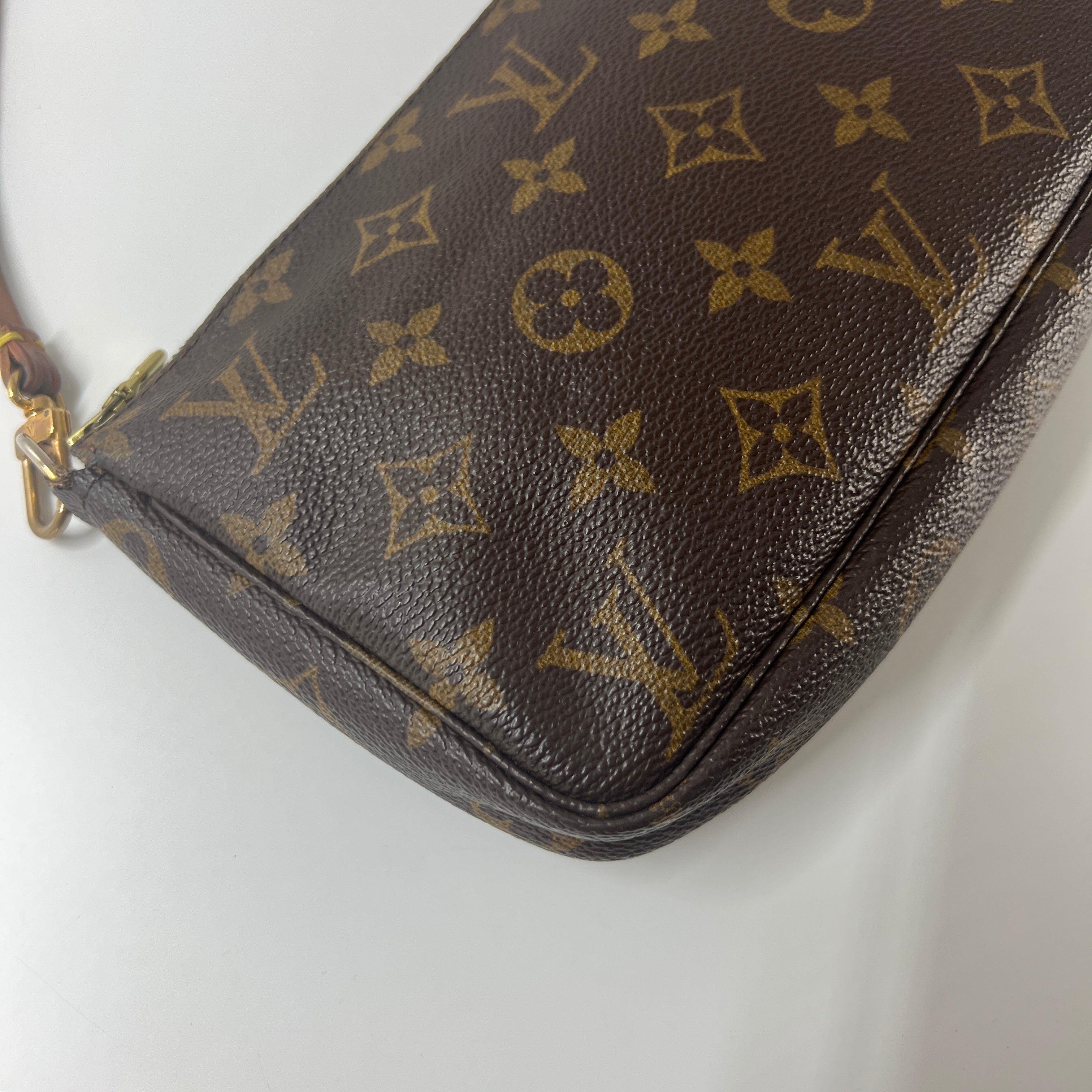 LOUIS VUITTON Pochette Accessory handbag in brown canvas and leather