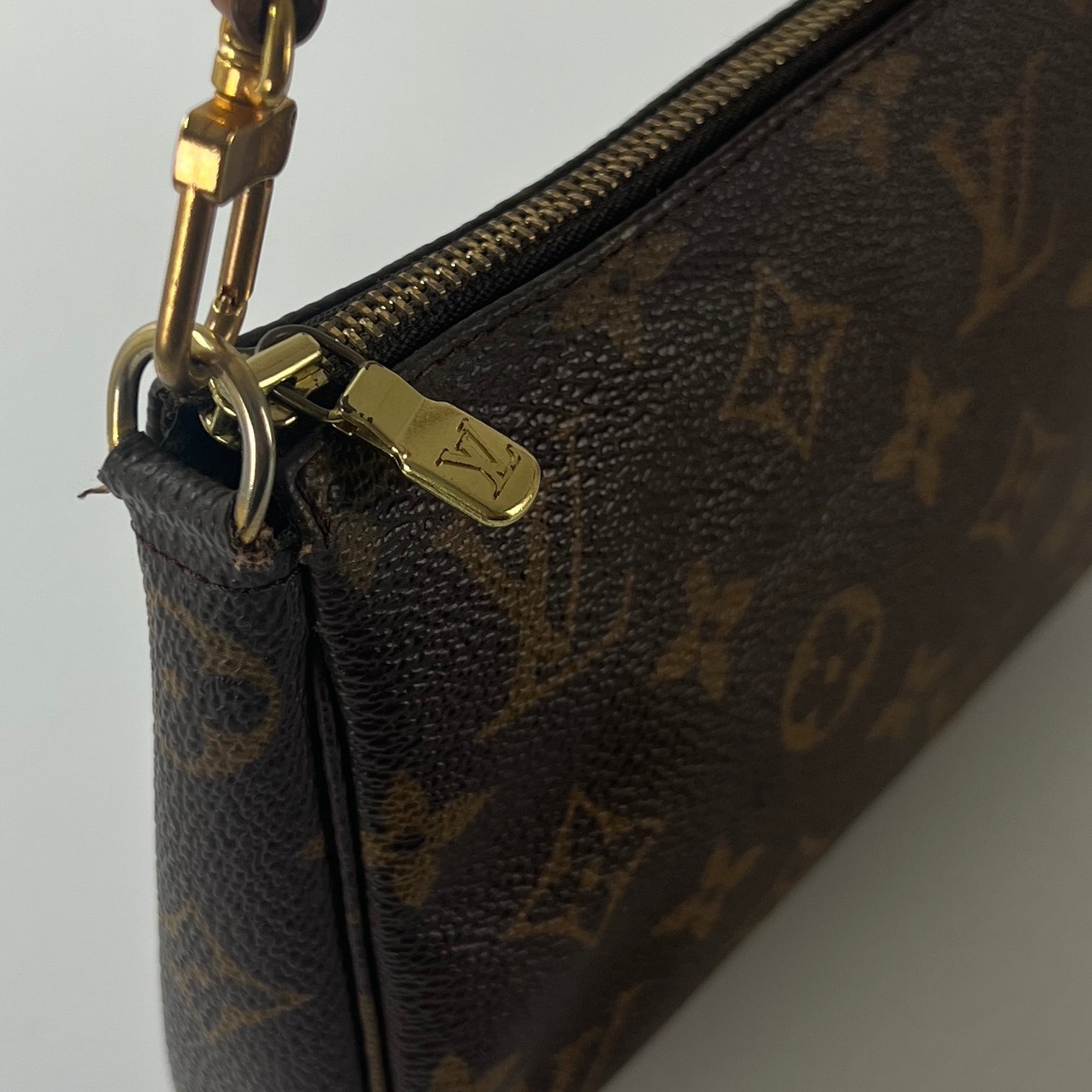 LOUIS VUITTON Pochette Accessory handbag in brown canvas and leather