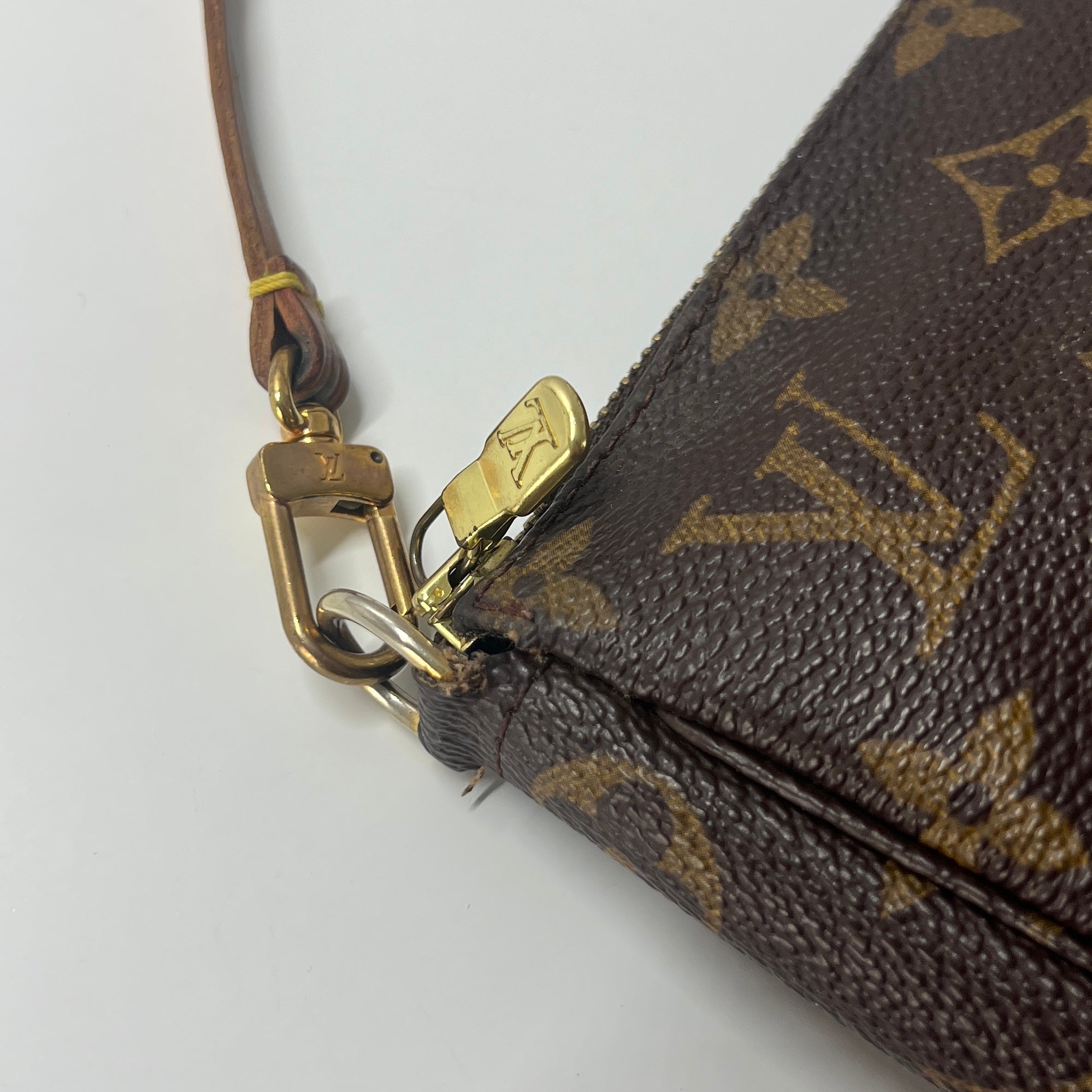 LOUIS VUITTON Pochette Accessory handbag in brown canvas and leather