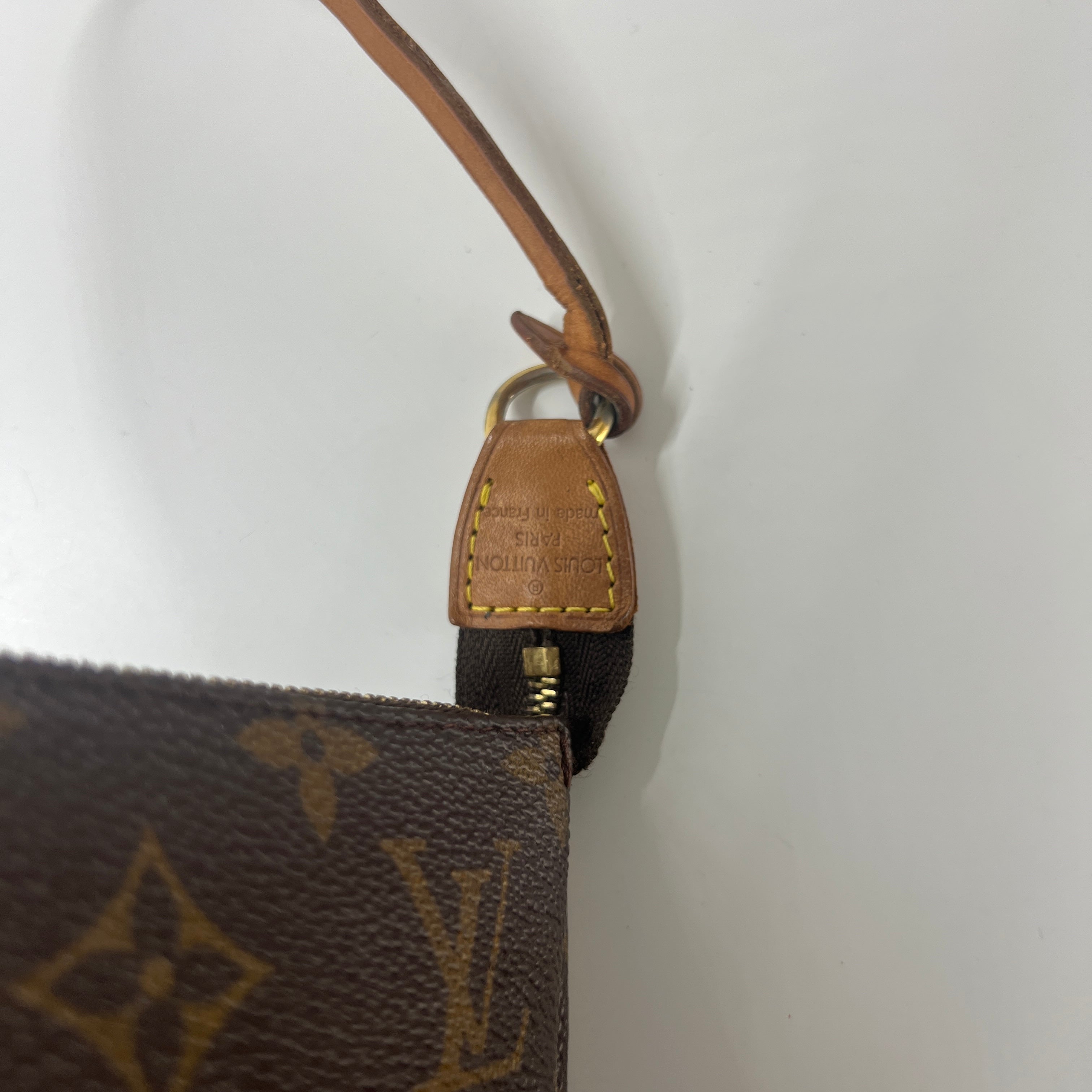 LOUIS VUITTON Pochette Accessory handbag in brown canvas and leather