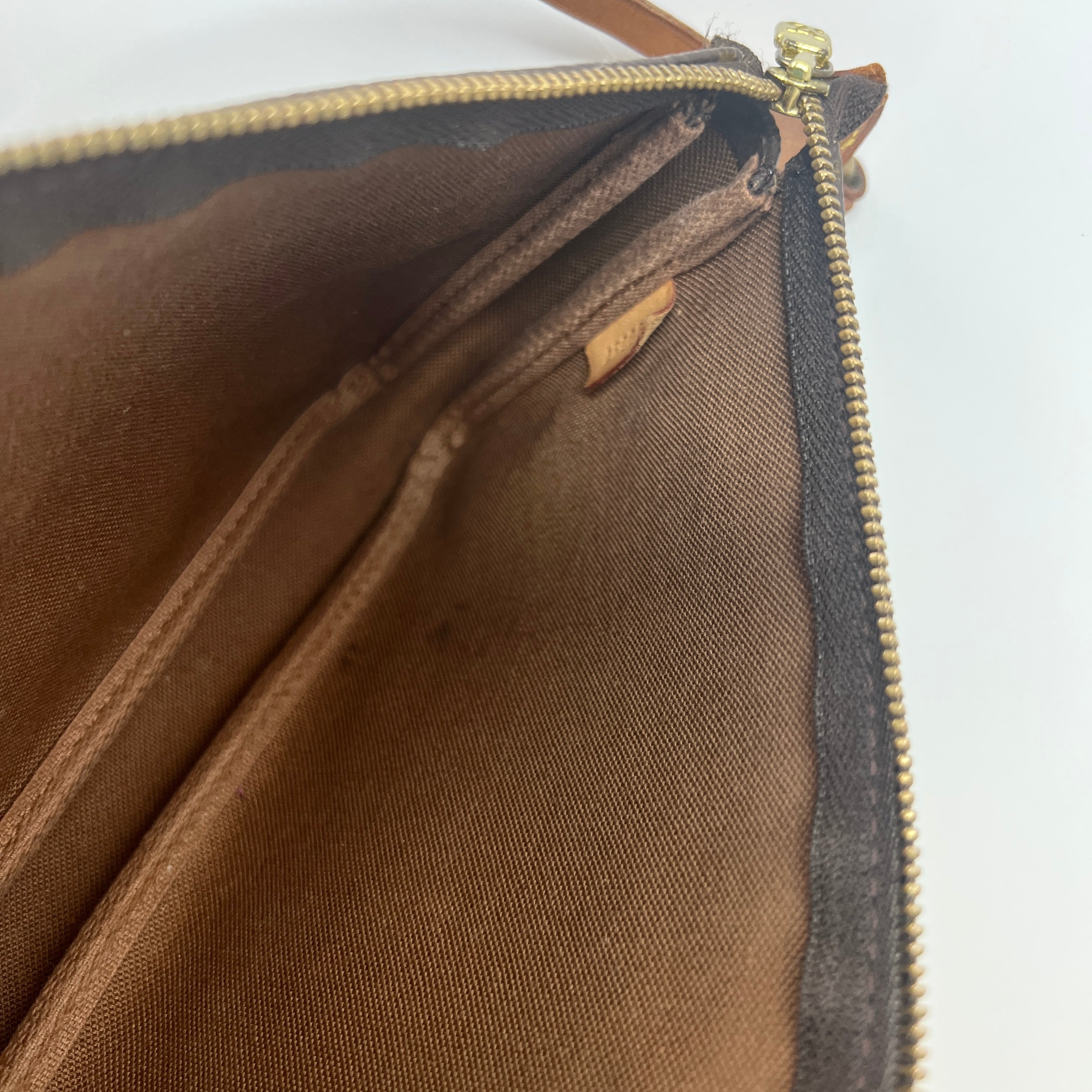 LOUIS VUITTON Pochette Accessory handbag in brown canvas and leather