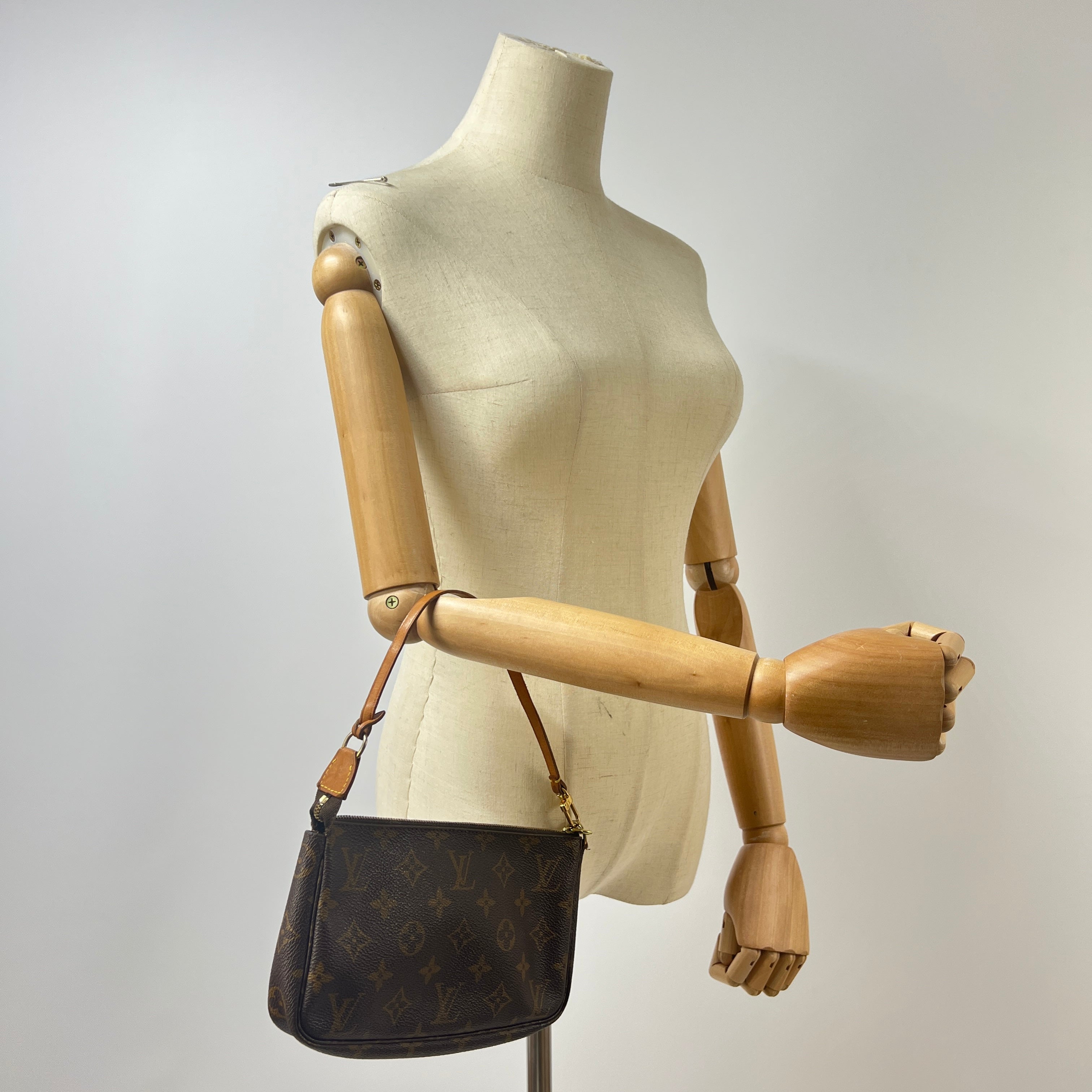LOUIS VUITTON Pochette Accessory handbag in brown canvas and leather