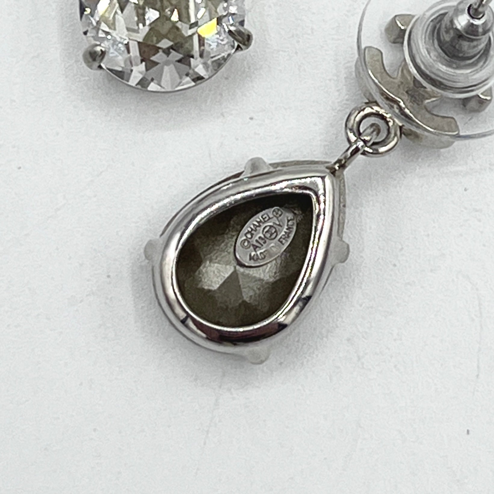 Boucles d'oreilles CHANEL CC Goutte Cristal acier argenté