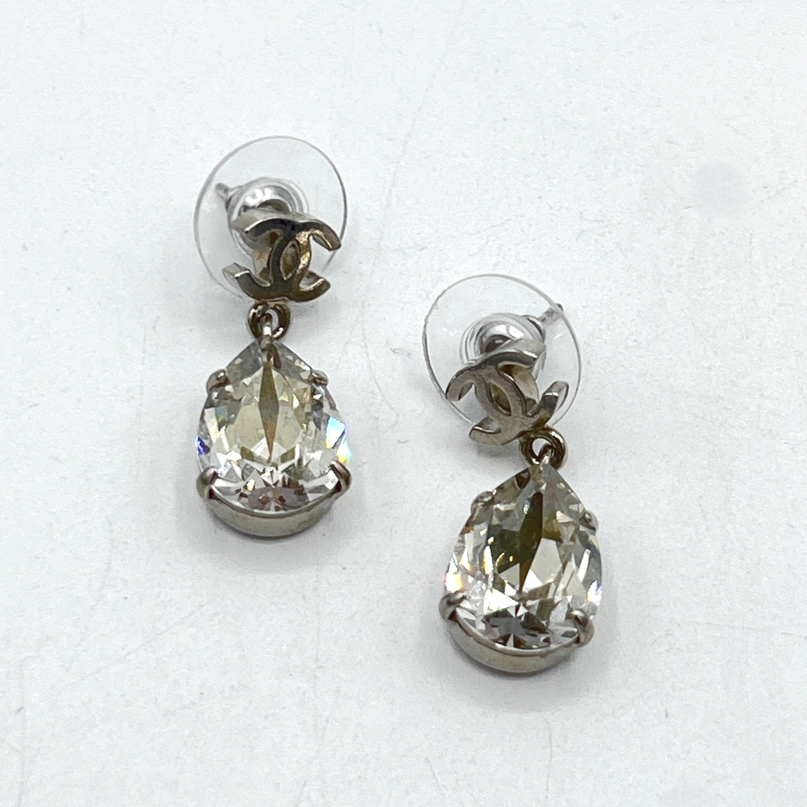 Boucles d'oreilles CHANEL CC Goutte Cristal acier argenté