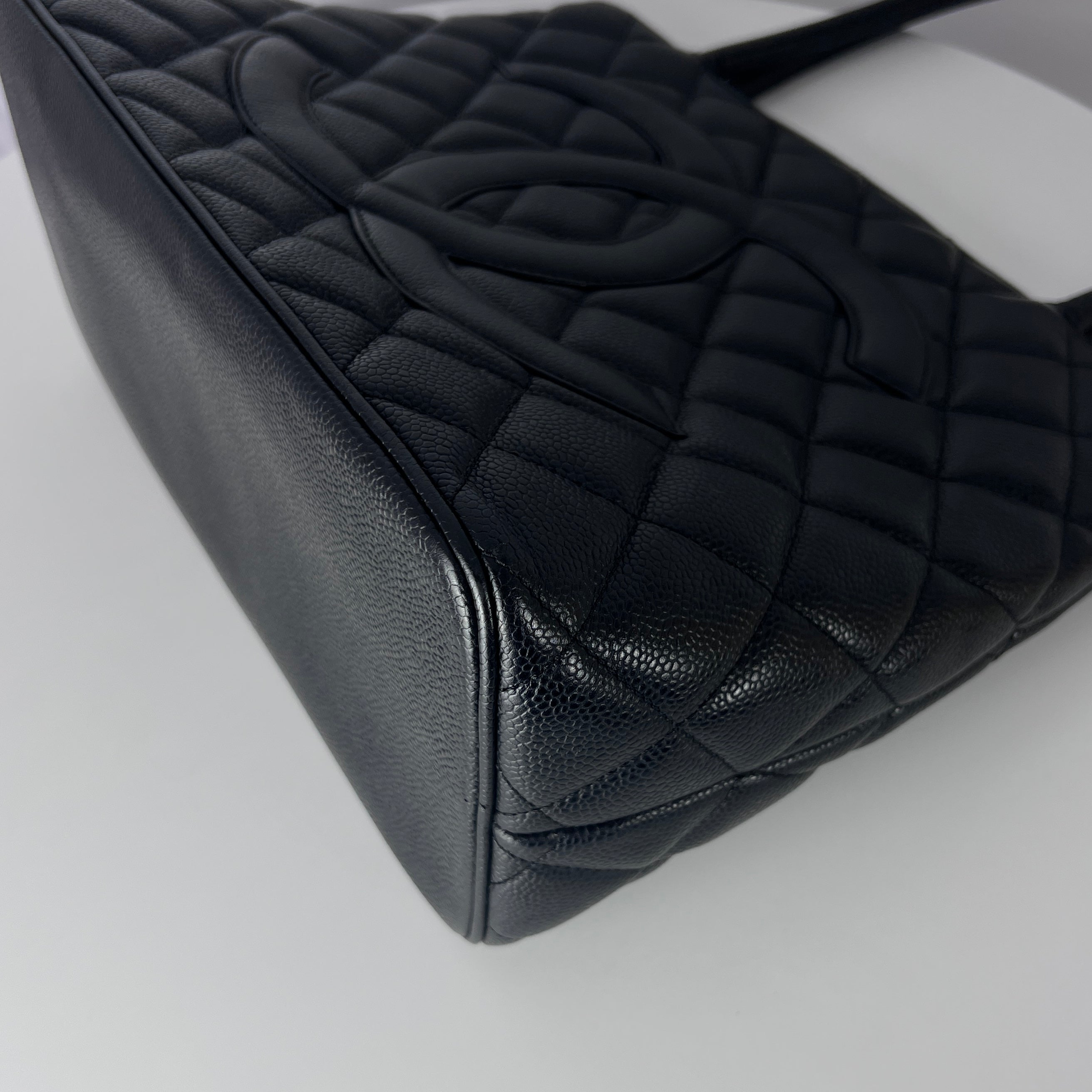 CHANEL Medaillon black leather handbag